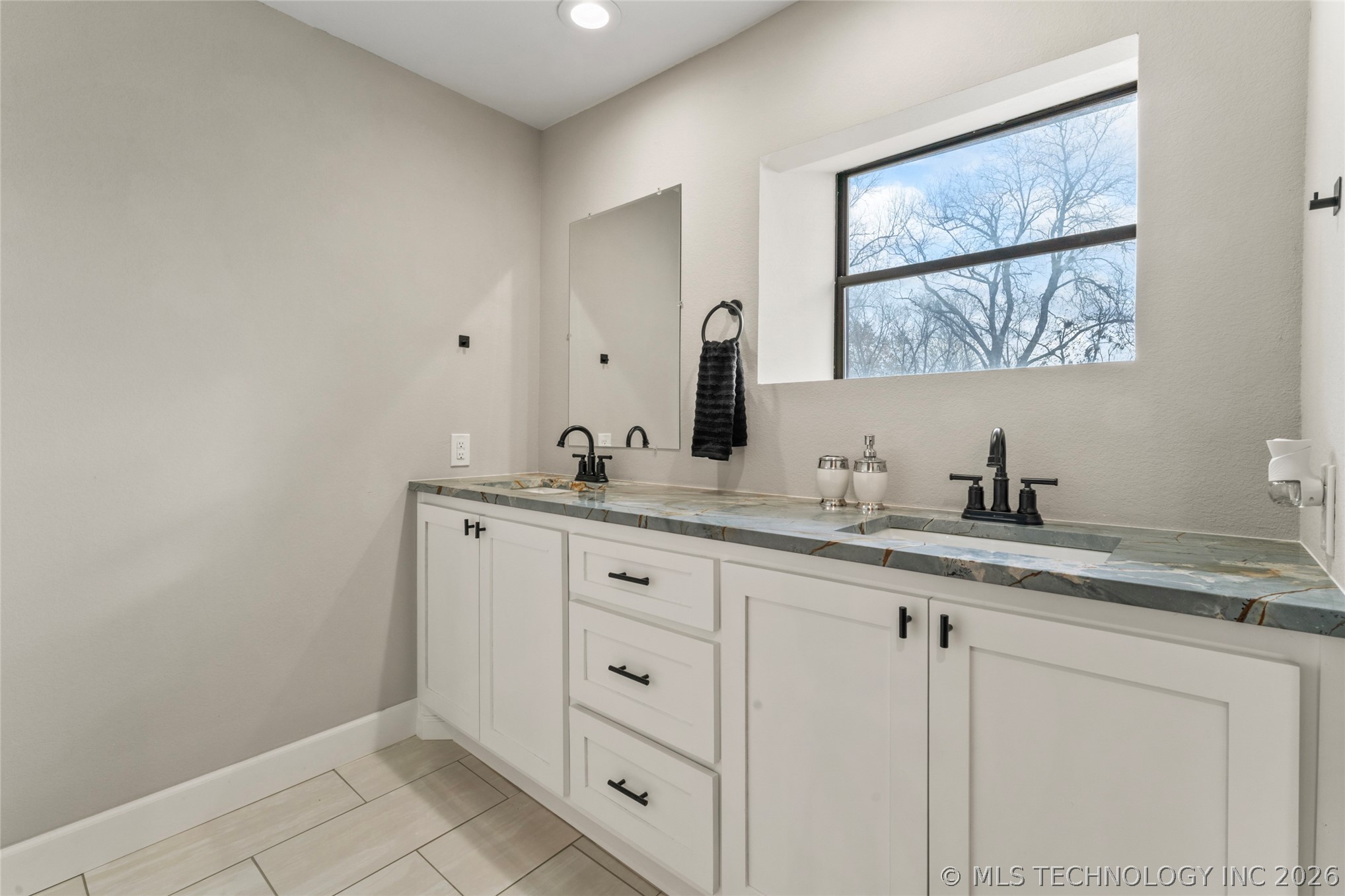 2448 E 56th Place Property Photo 32