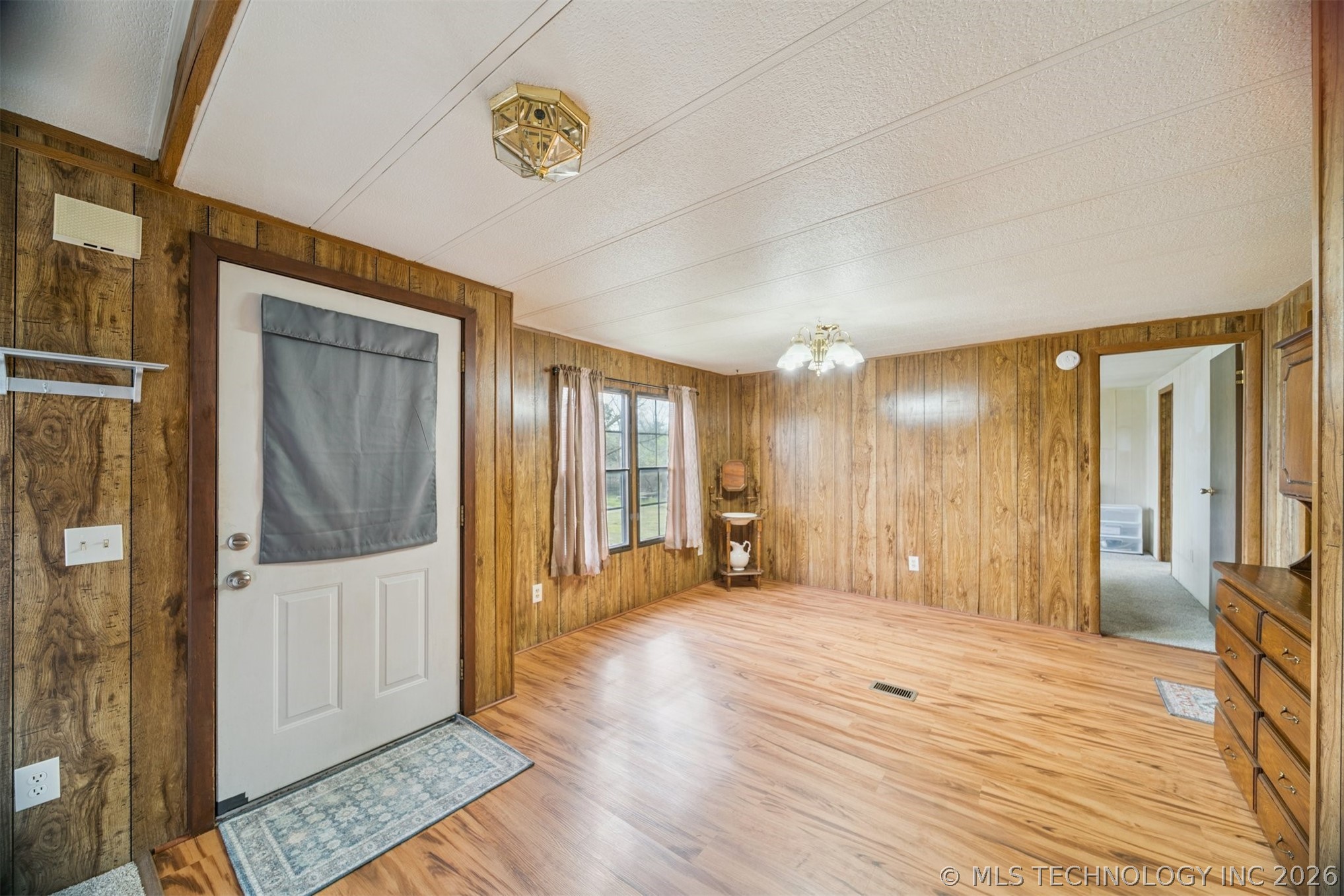 358126 E 5400 Road Property Photo 2