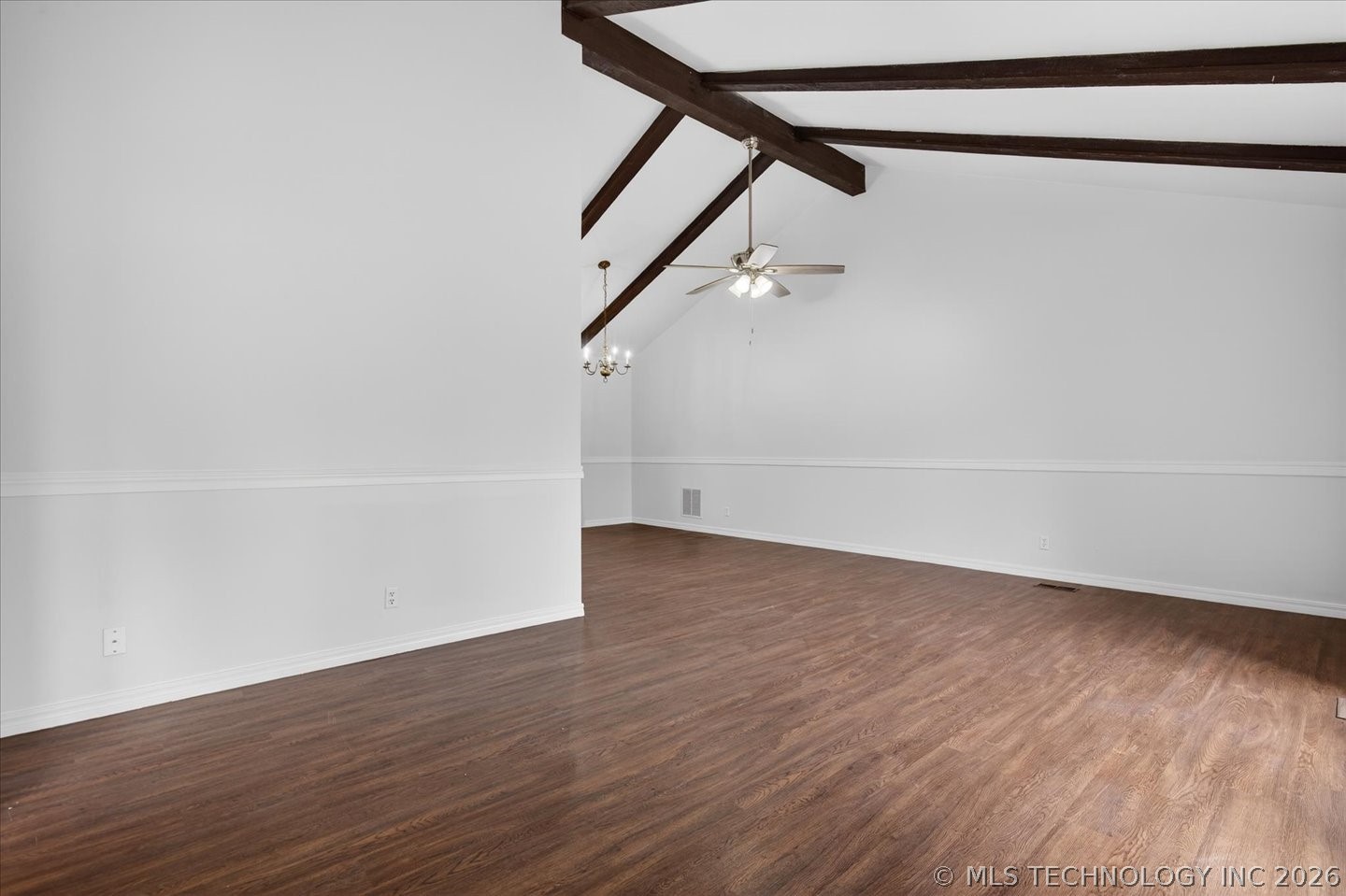 837 Winding Way Property Photo 4