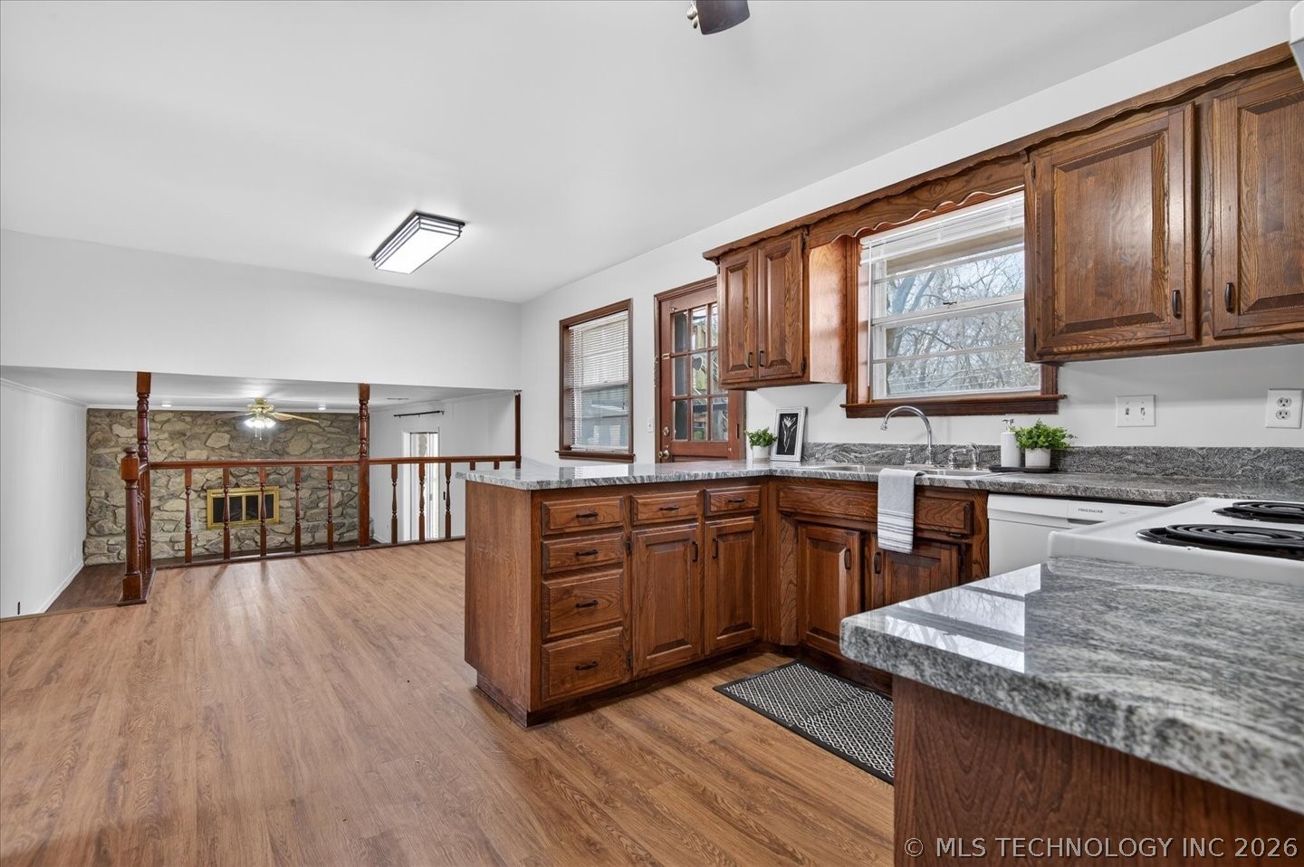 837 Winding Way Property Photo 9