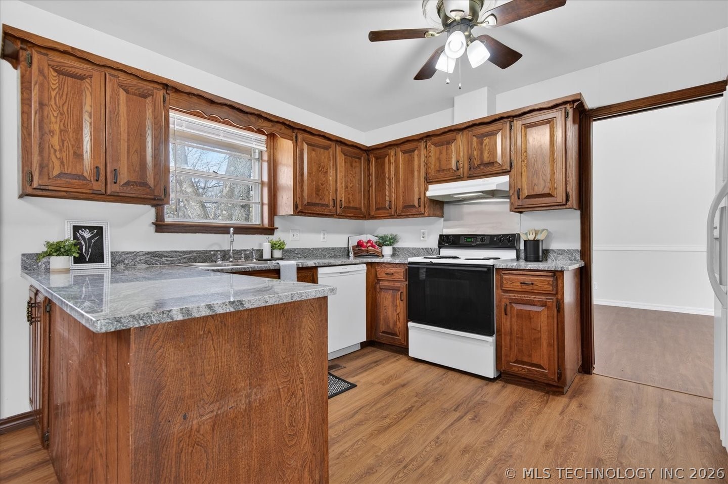 837 Winding Way Property Photo 11