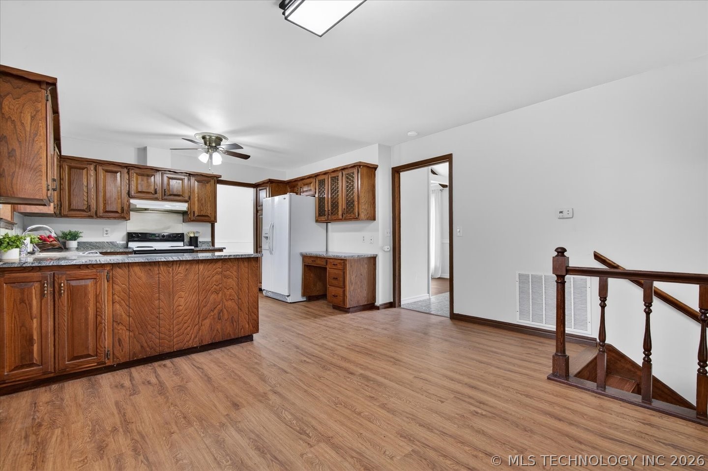 837 Winding Way Property Photo 14
