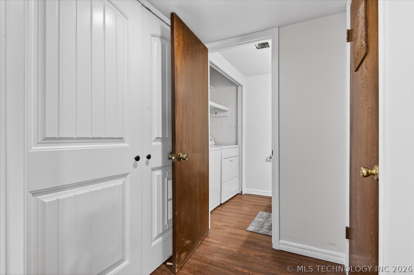 837 Winding Way Property Photo 15