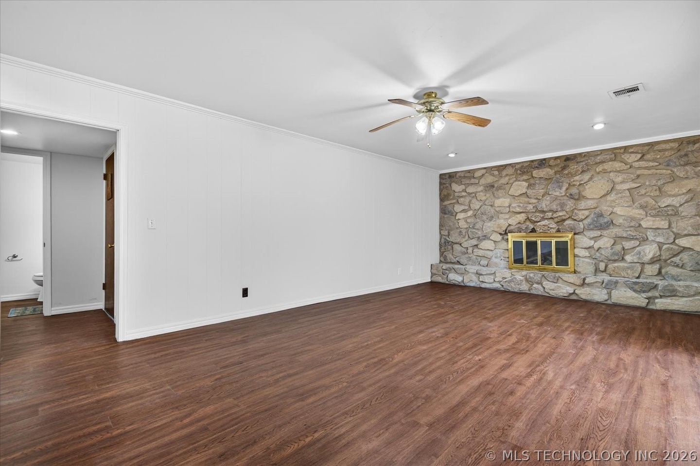 837 Winding Way Property Photo 17