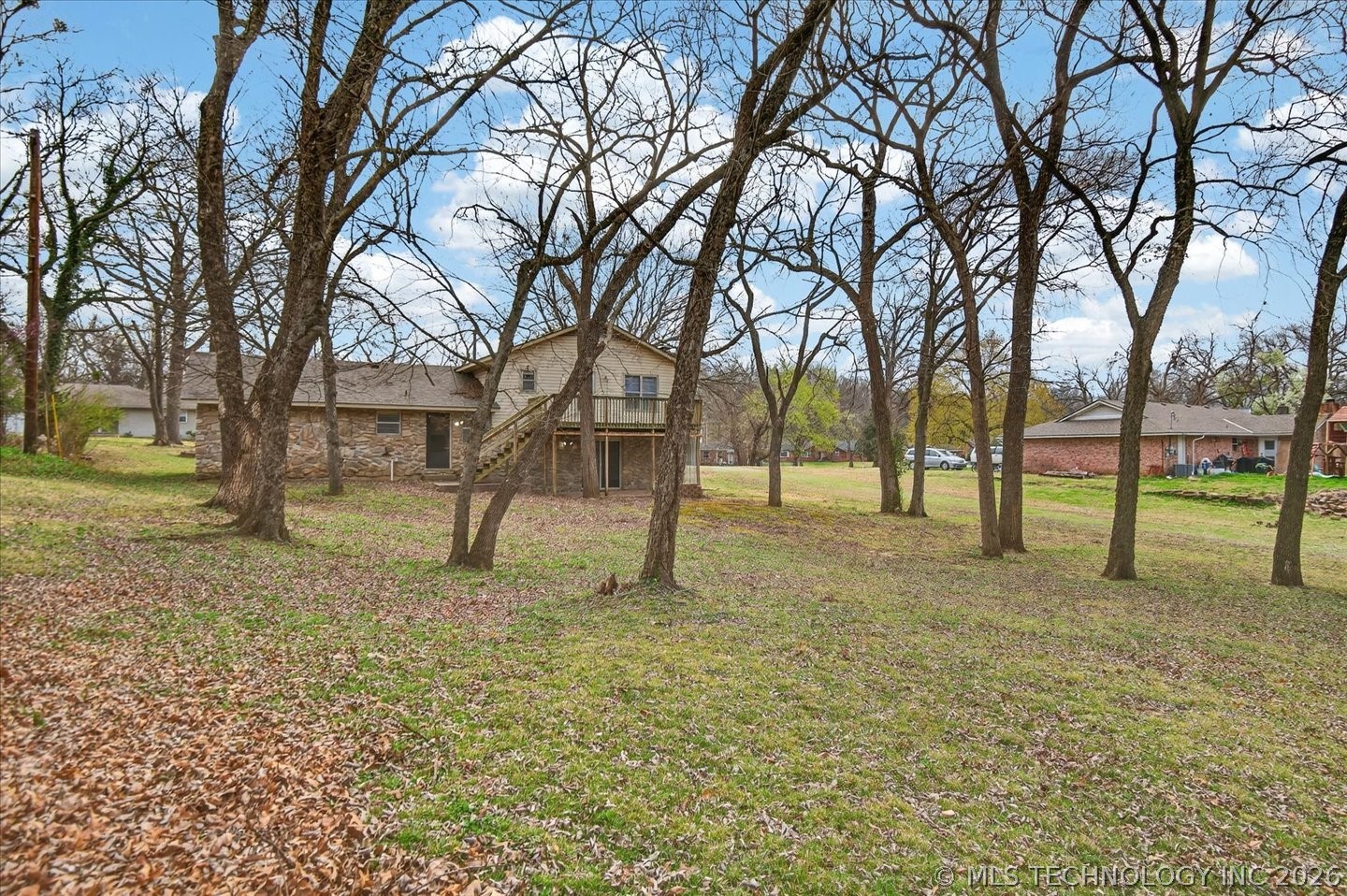 837 Winding Way Property Photo 30