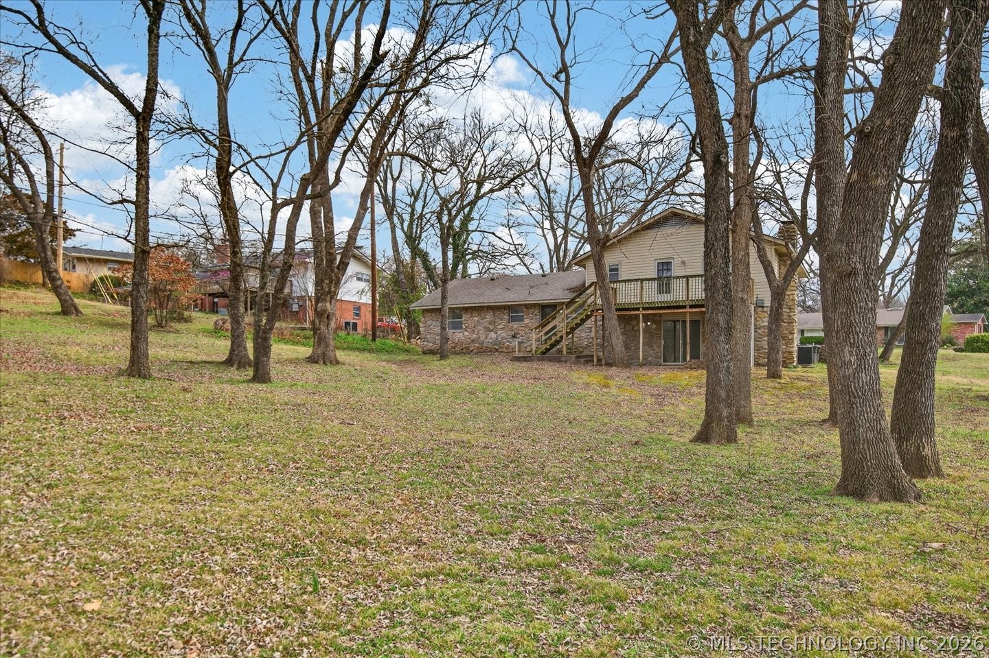 837 Winding Way Property Photo 31
