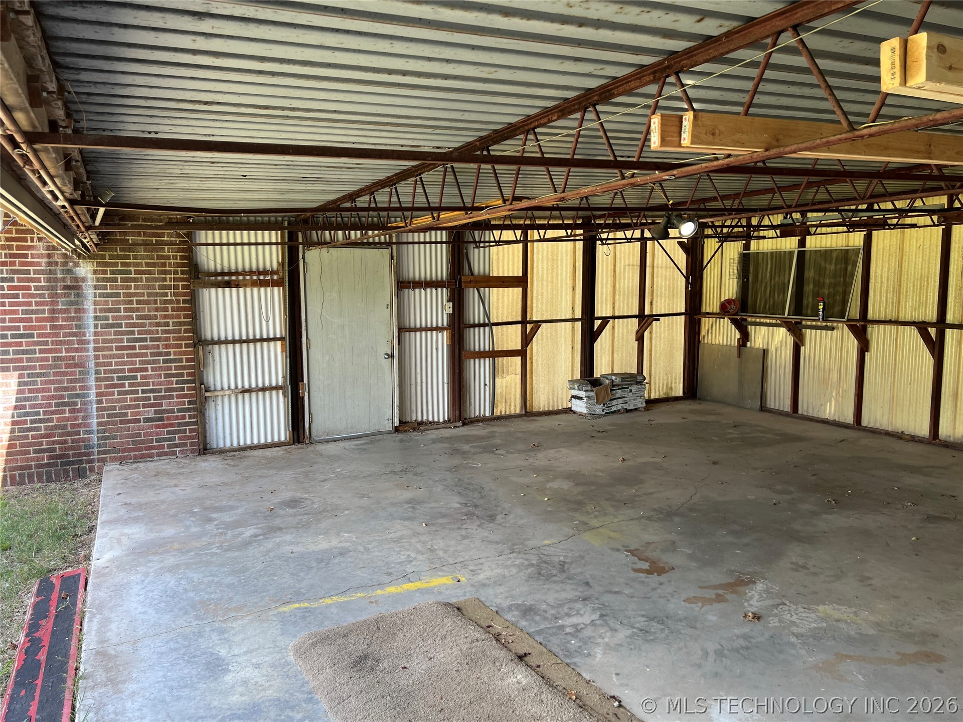 551 S Memorial Drive Property Photo 8