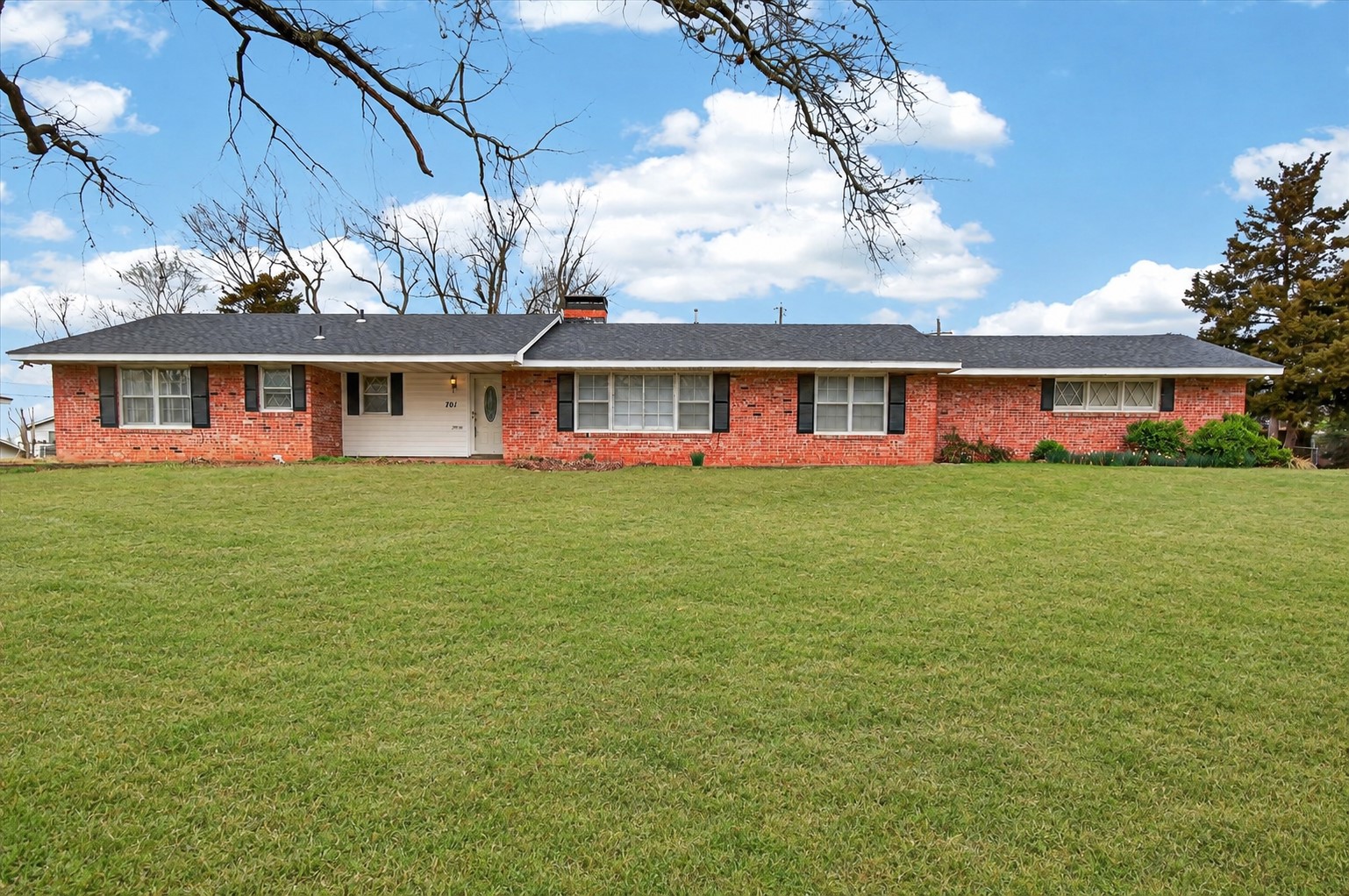 701 Winding Way Property Photo 1