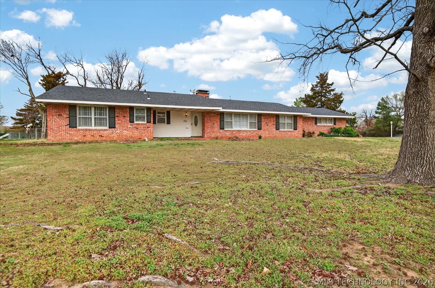 701 Winding Way Property Photo 2