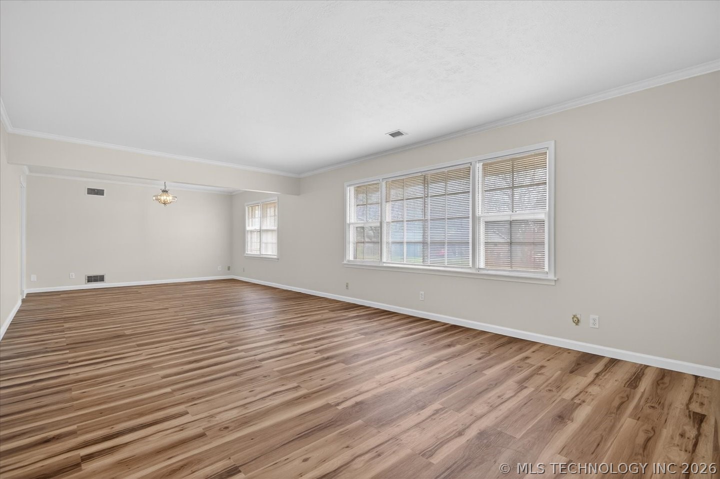701 Winding Way Property Photo 6