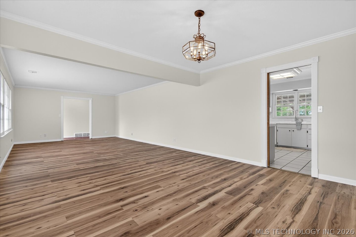 701 Winding Way Property Photo 7
