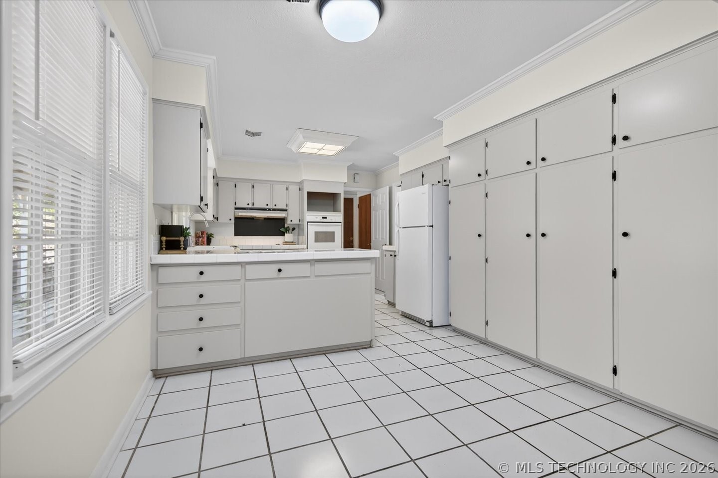 701 Winding Way Property Photo 12