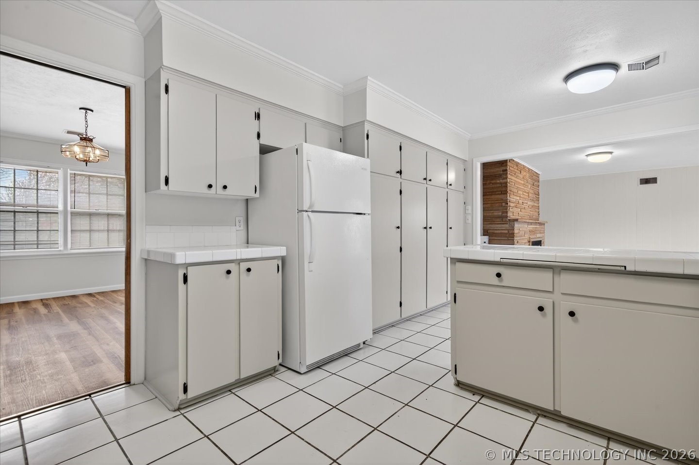 701 Winding Way Property Photo 15