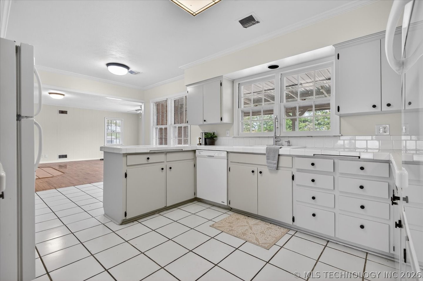 701 Winding Way Property Photo 16