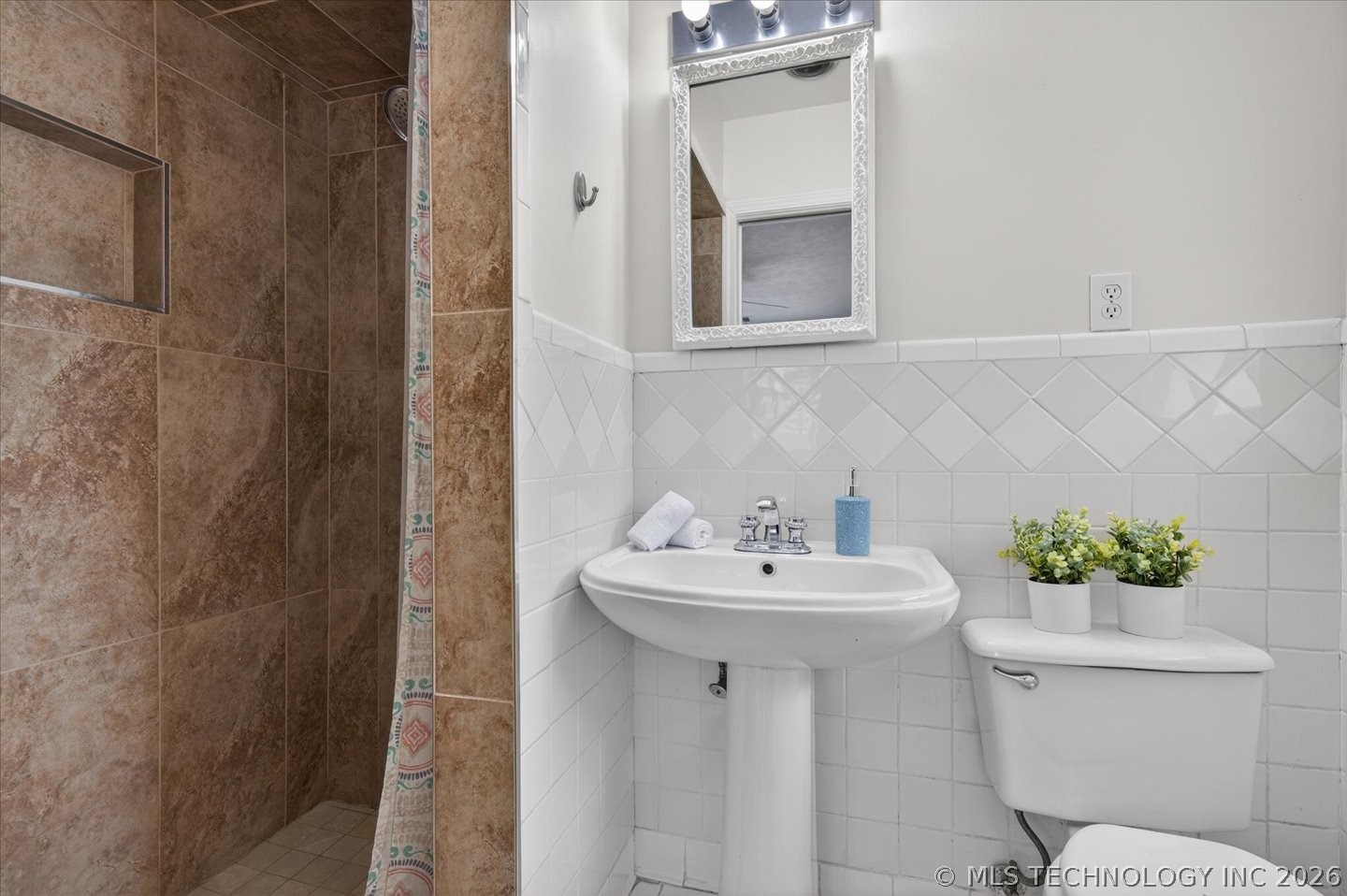 701 Winding Way Property Photo 20