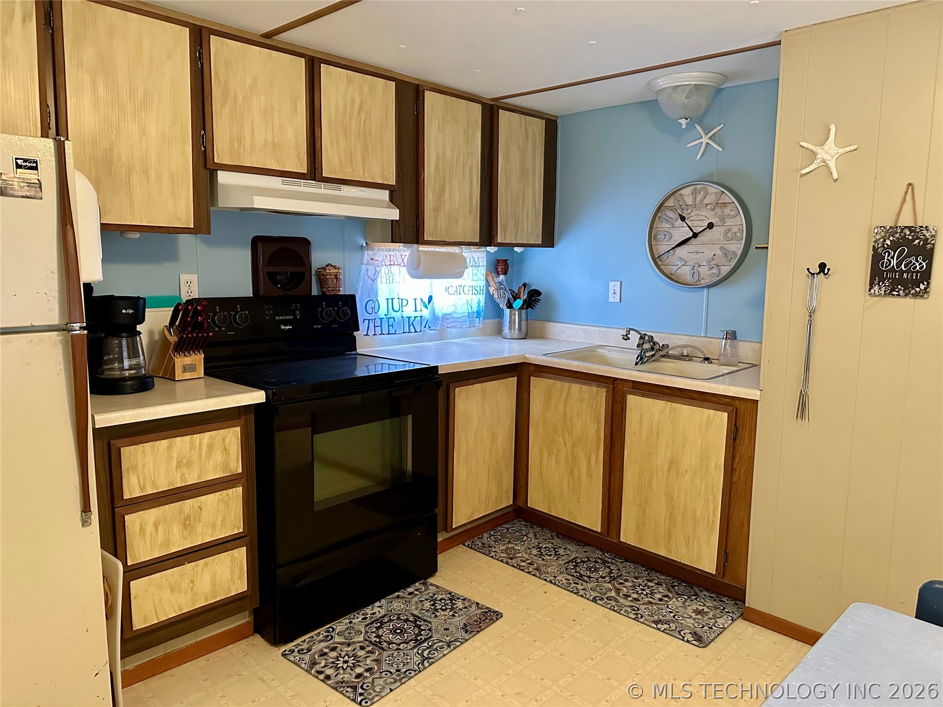 2445 La Vista Road Property Photo 6
