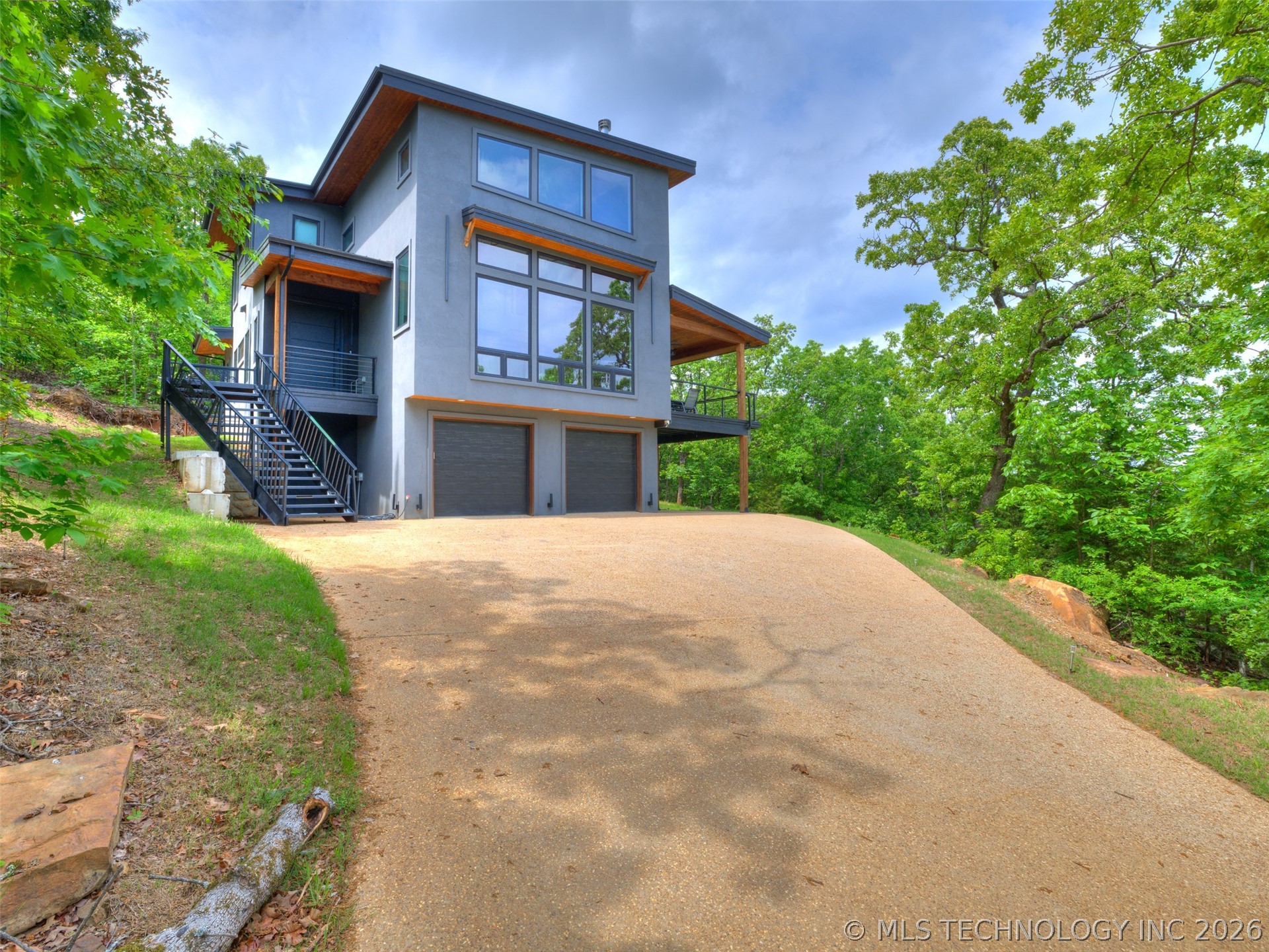 87 Rose Way Property Photo 2