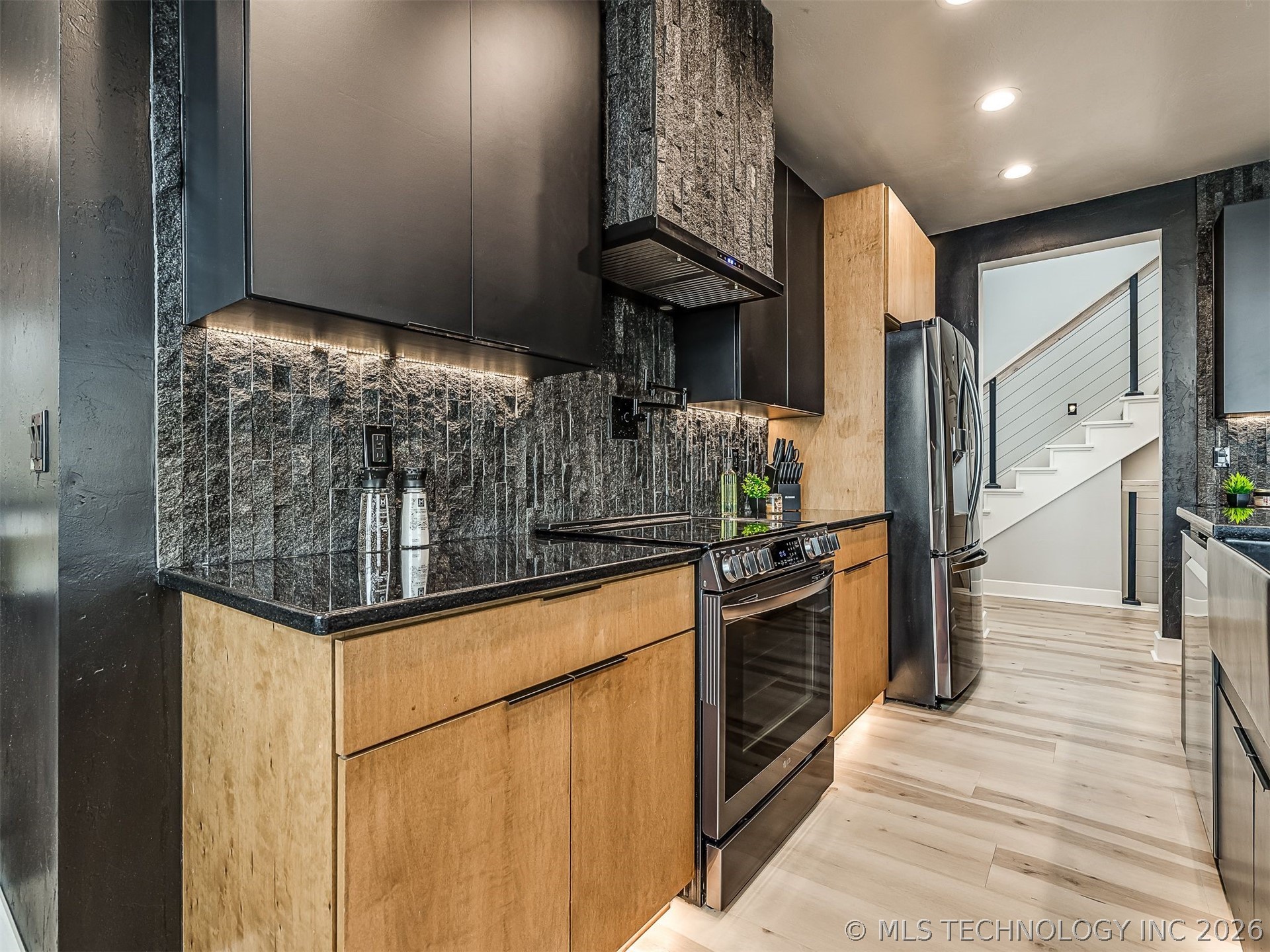 87 Rose Way Property Photo 16