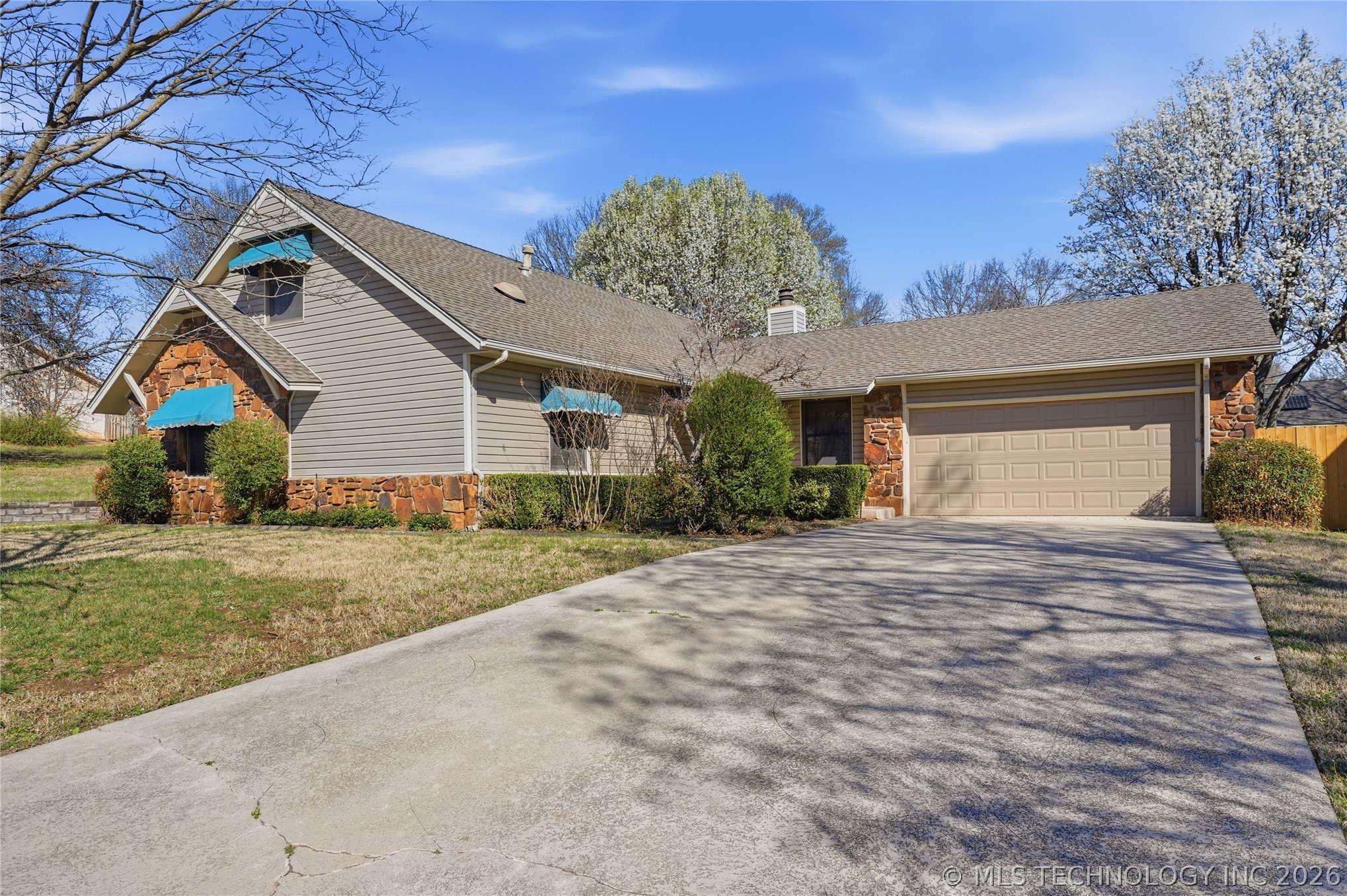 1711 Valley Road Property Photo 2