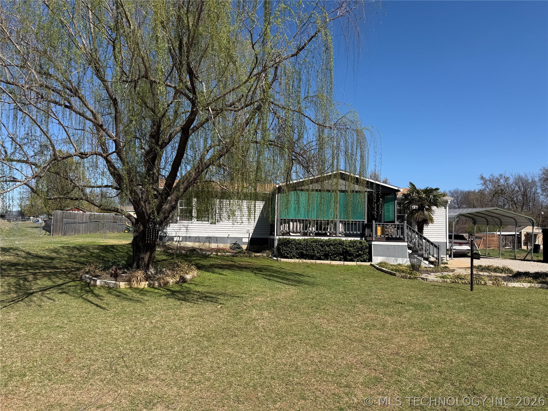 608 W Curtis Property Photo 2