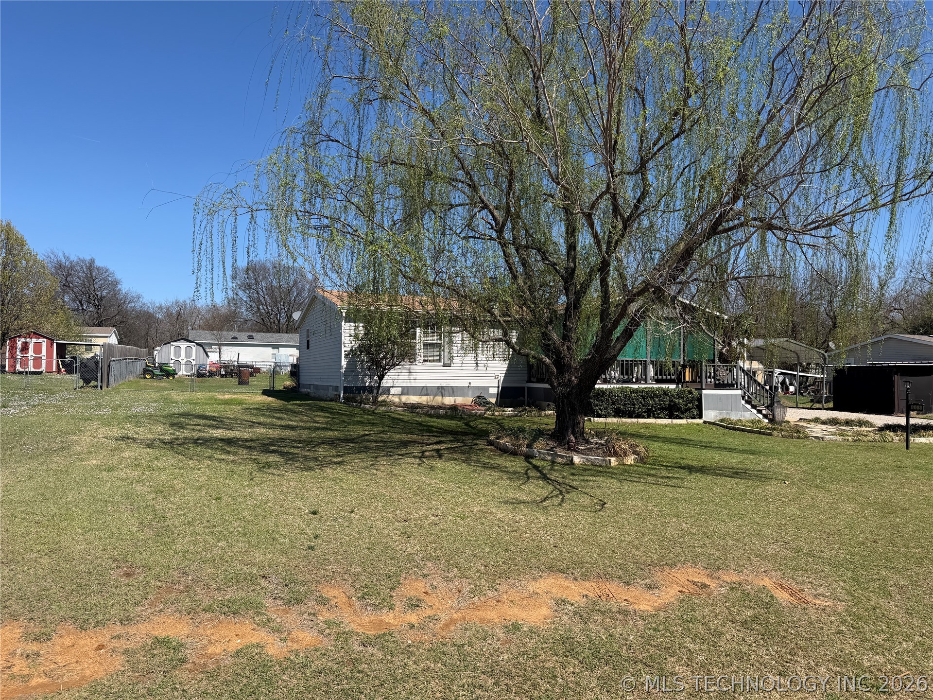 608 W Curtis Property Photo 3