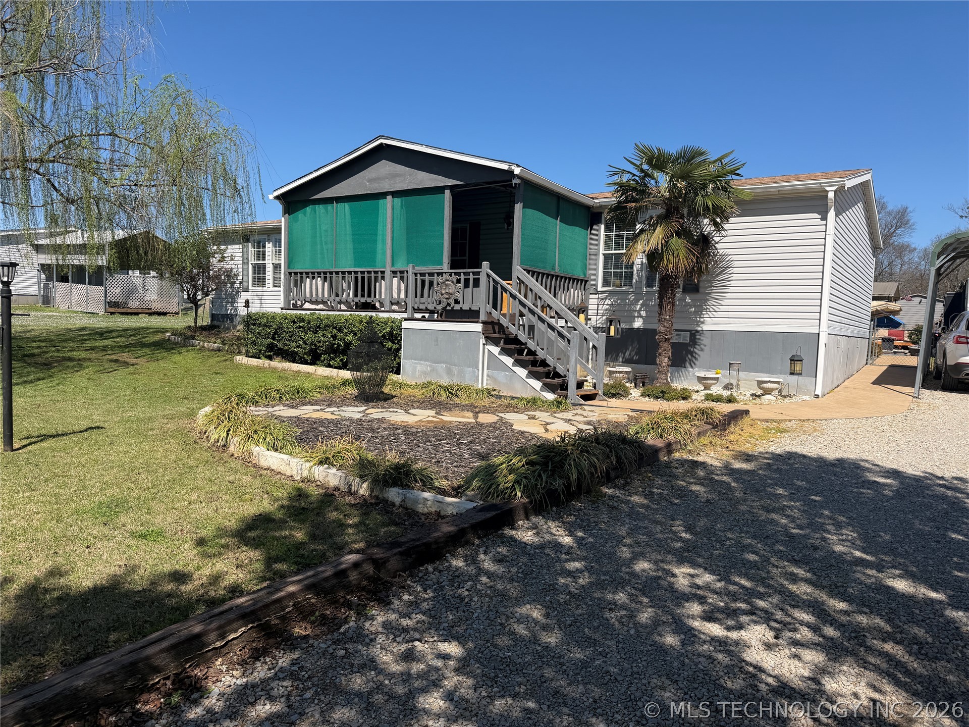 608 W Curtis Property Photo 4