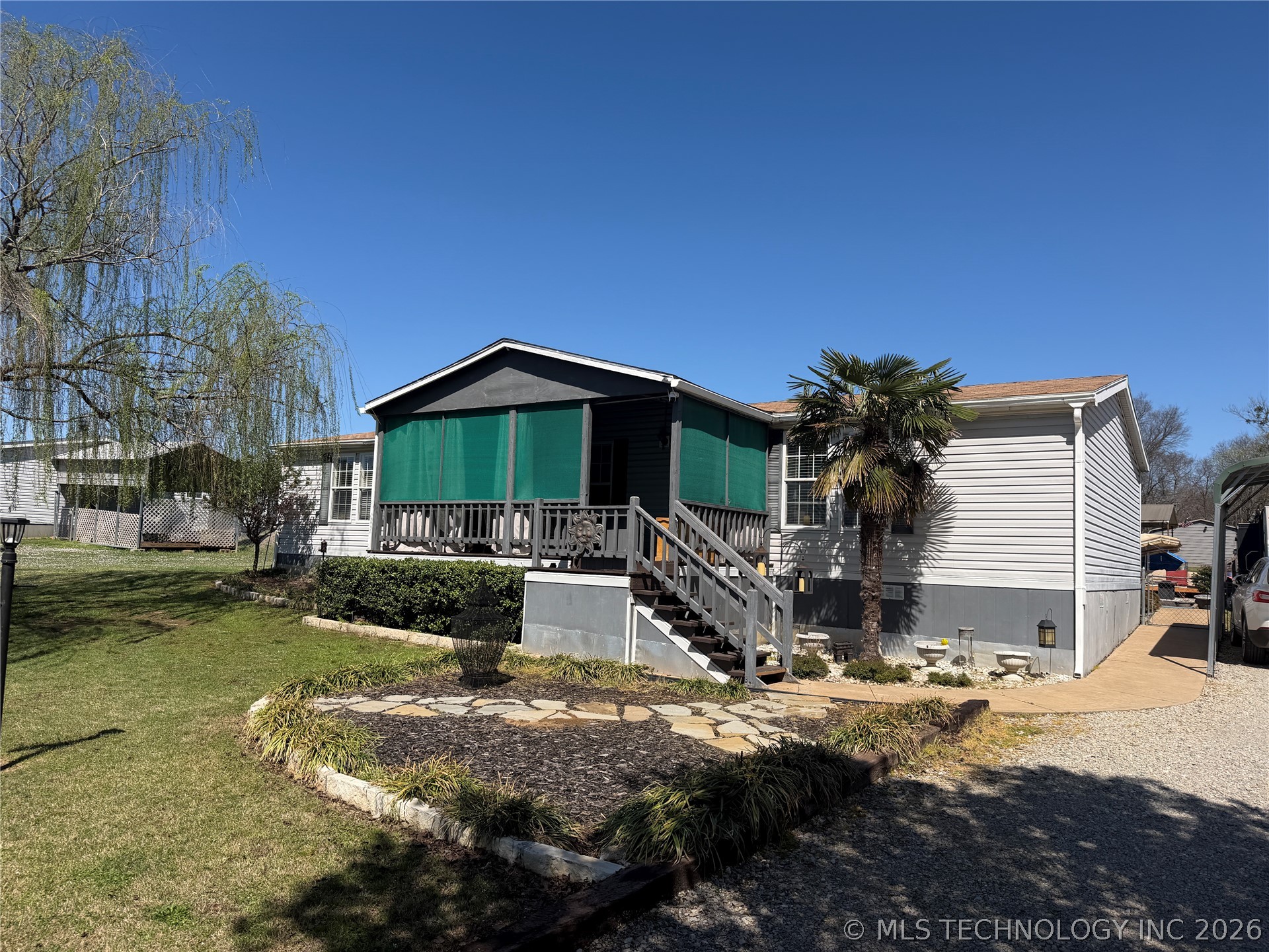 608 W Curtis Property Photo 5