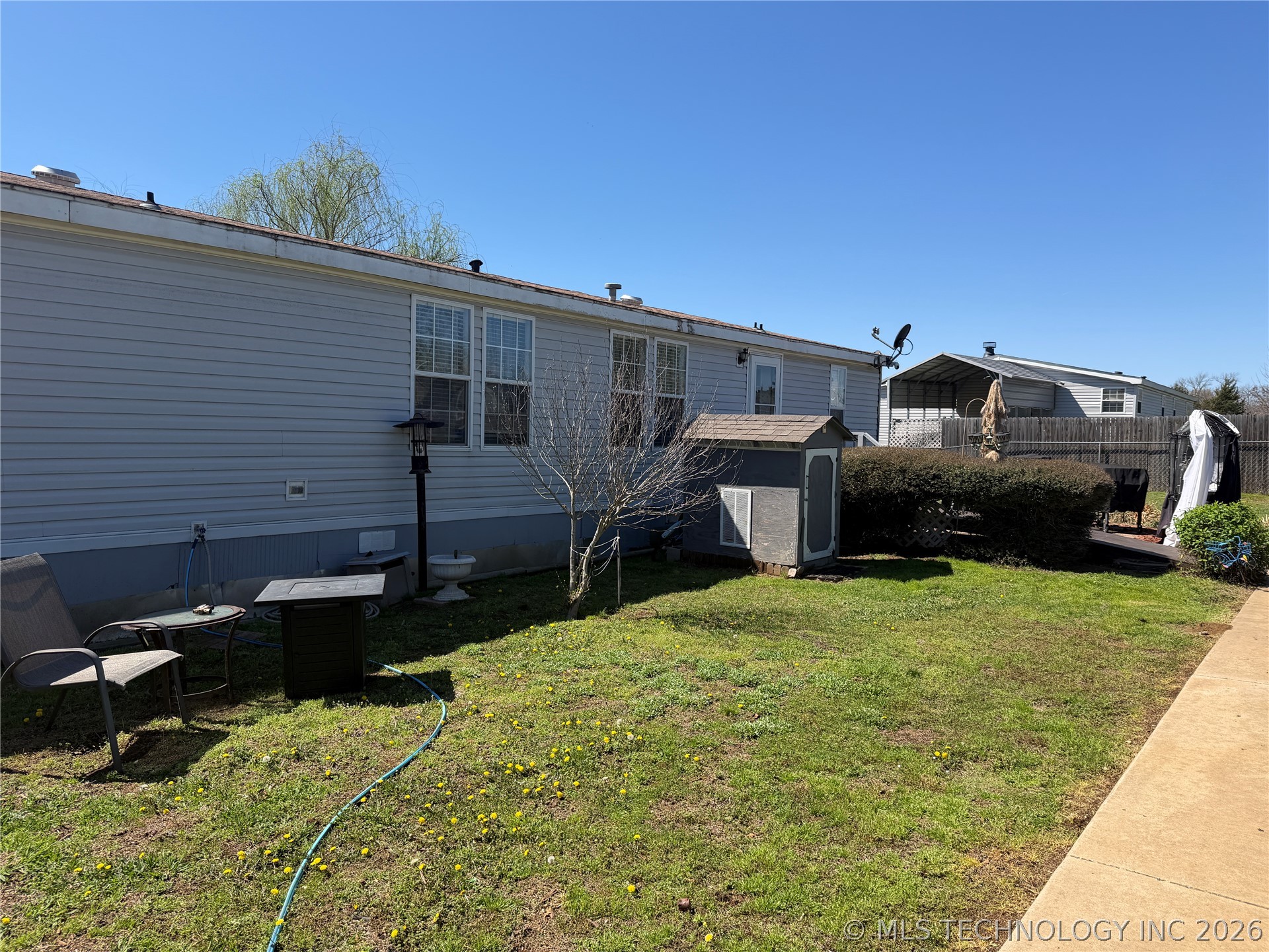 608 W Curtis Property Photo 9
