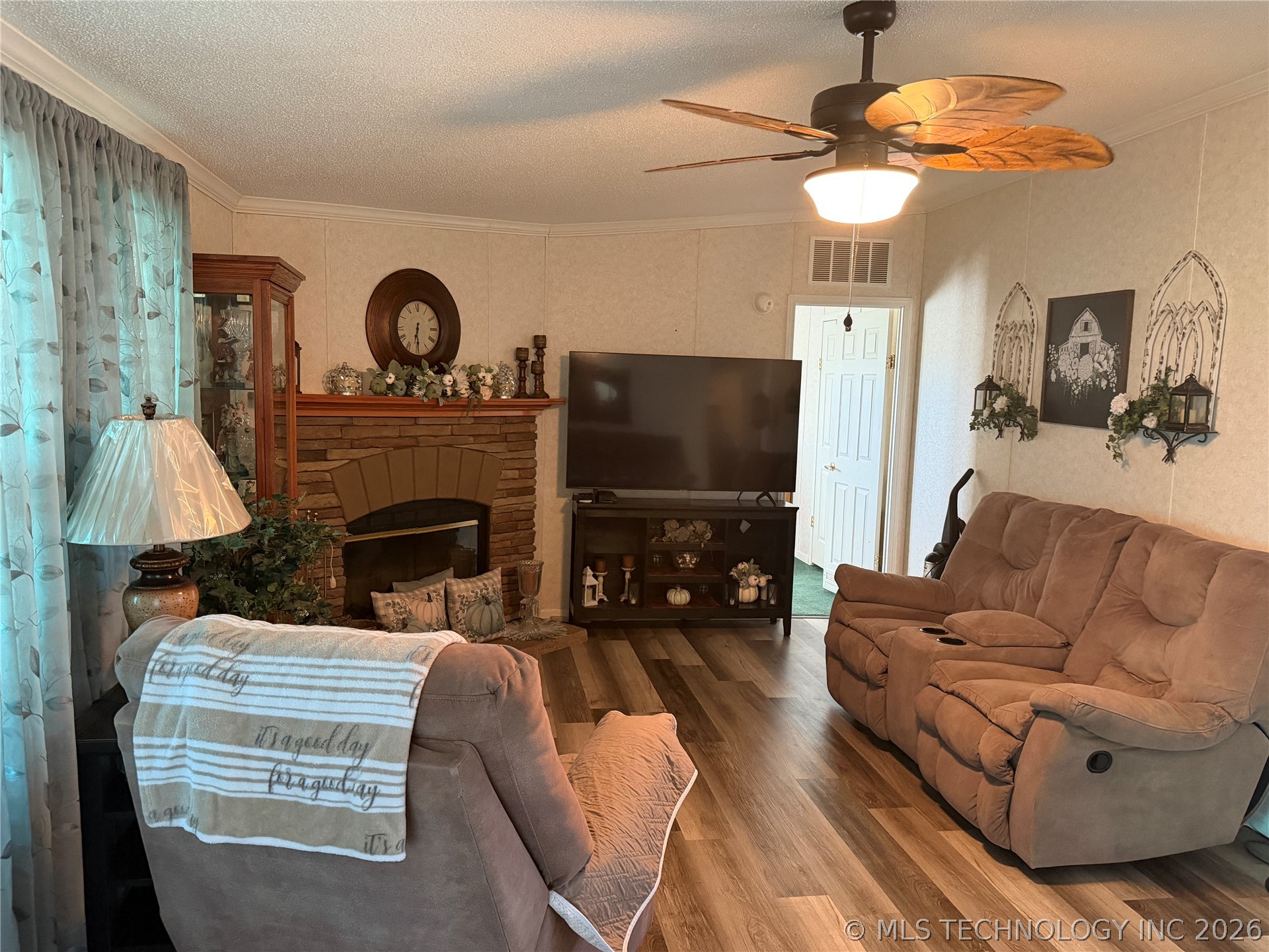 608 W Curtis Property Photo 15