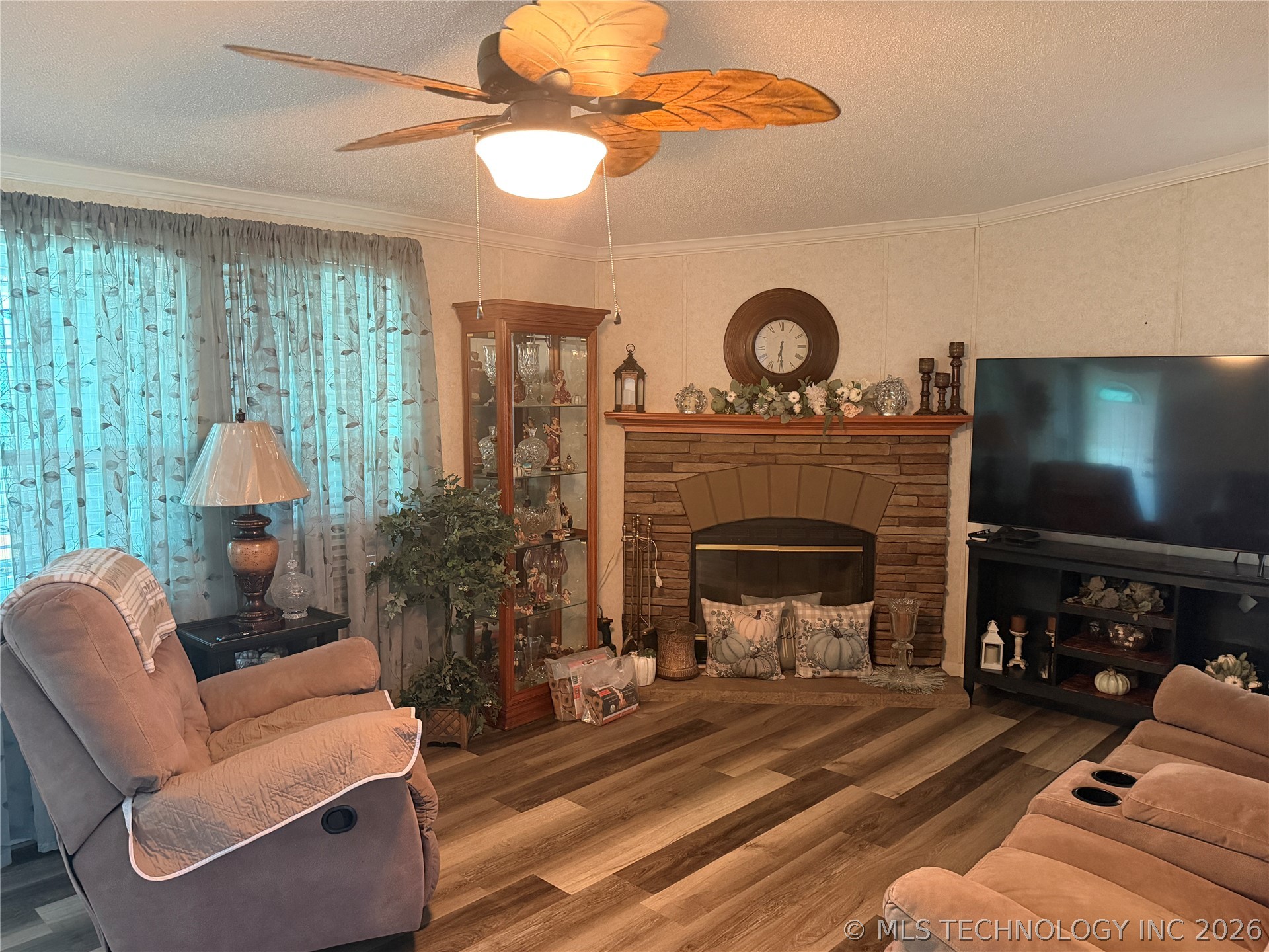 608 W Curtis Property Photo 16
