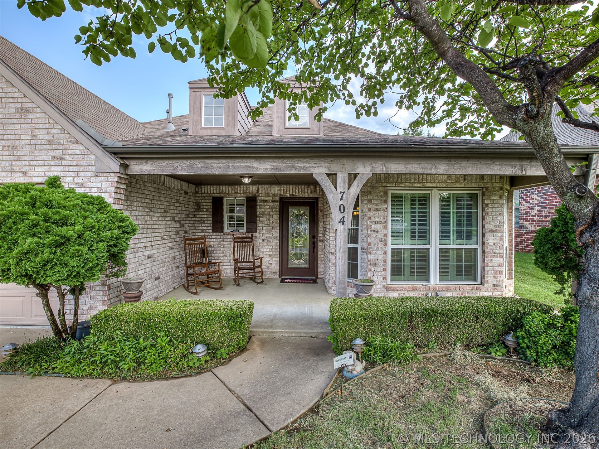 704 W Indianapolis Street Property Photo 2