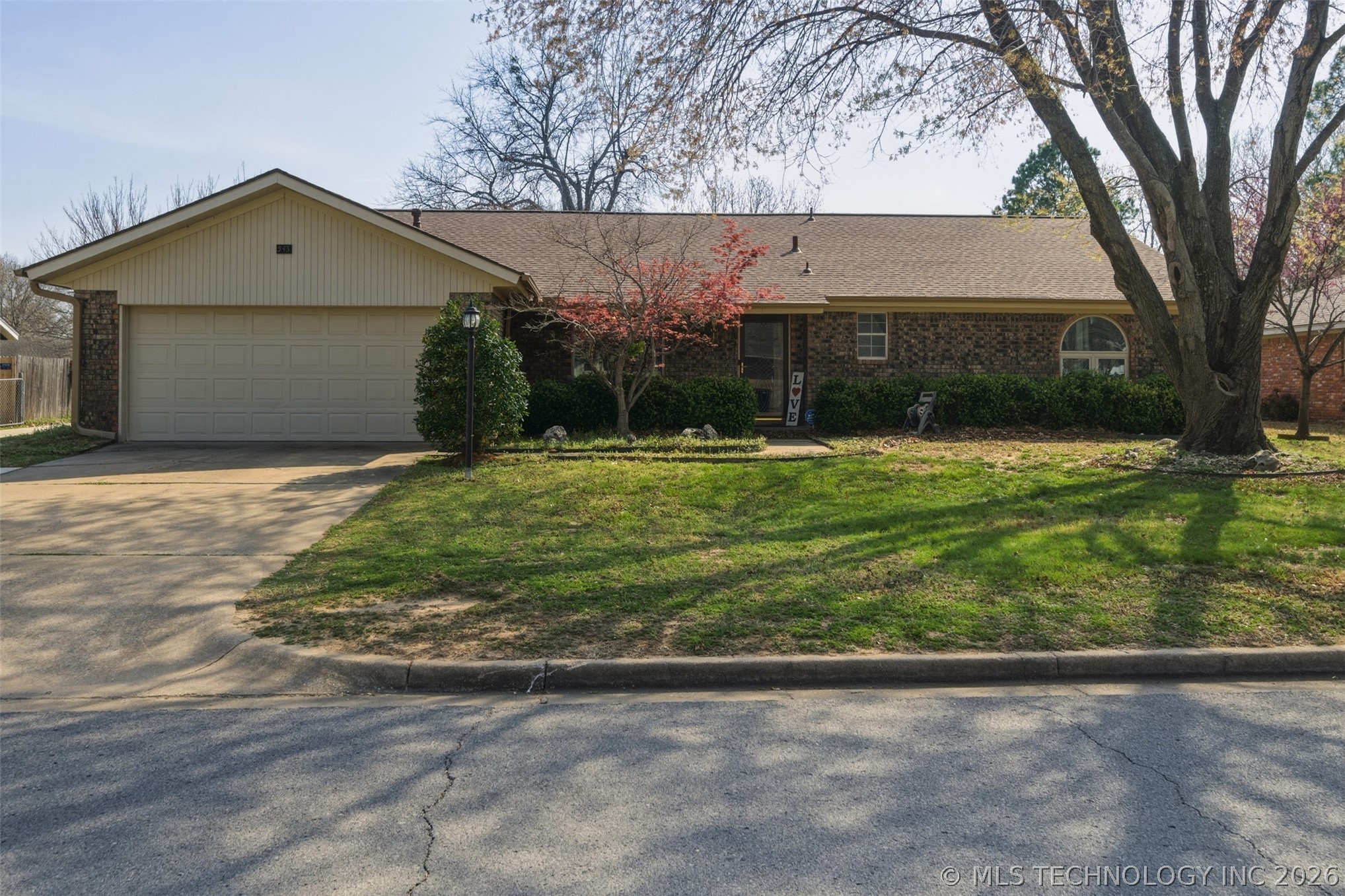 543 Meadowood Drive Property Photo 1