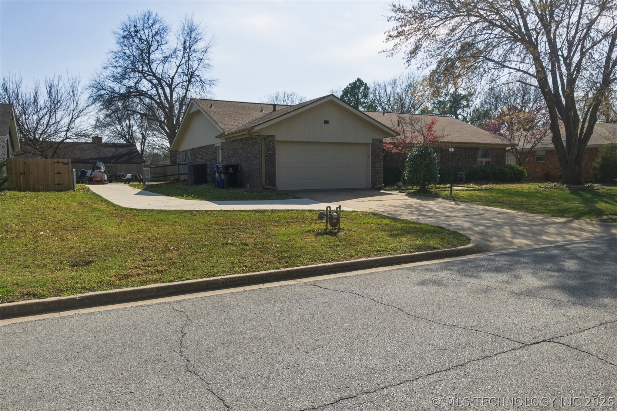 543 Meadowood Drive Property Photo 3