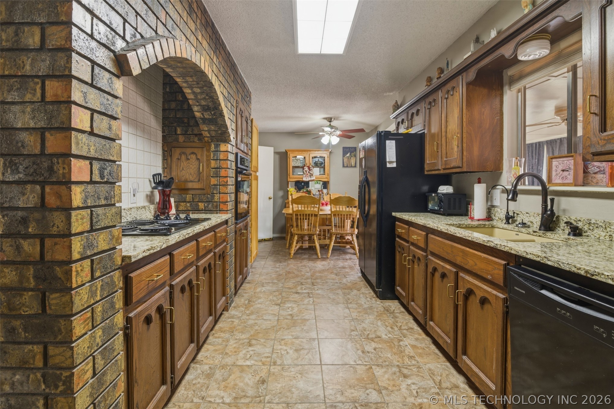 543 Meadowood Drive Property Photo 15