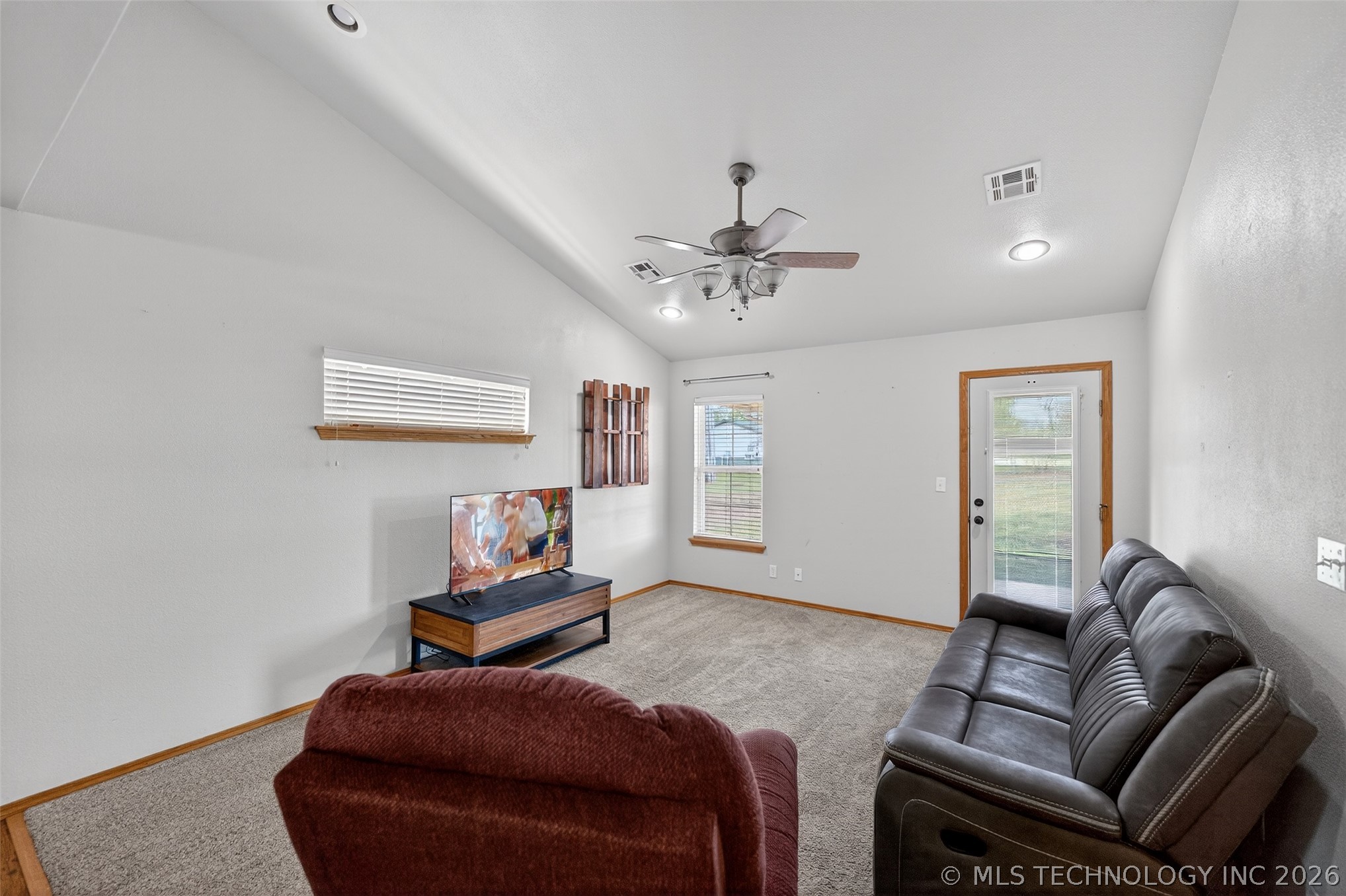 827 N Thompson Street Property Photo 8