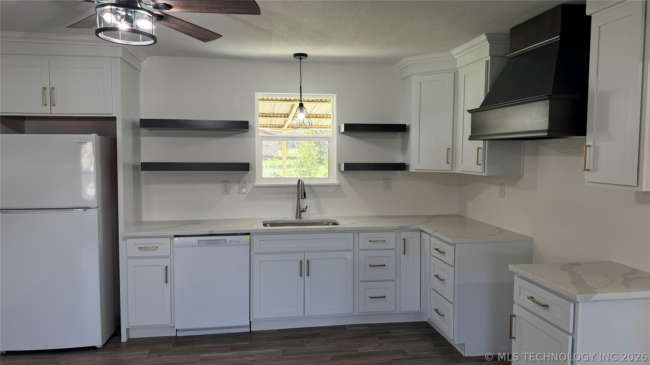 34 1st Property Photo 5