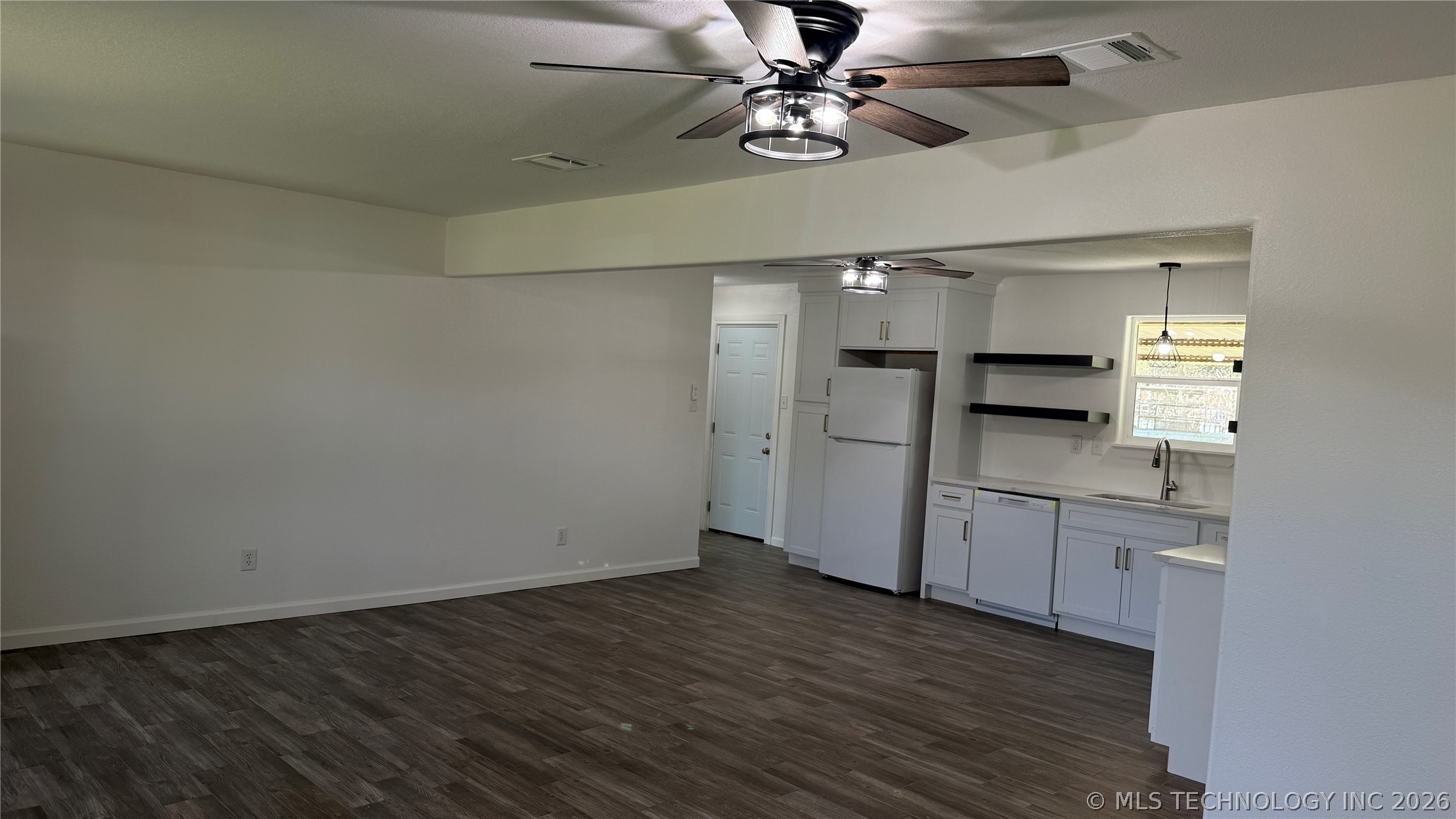 34 1st Property Photo 6