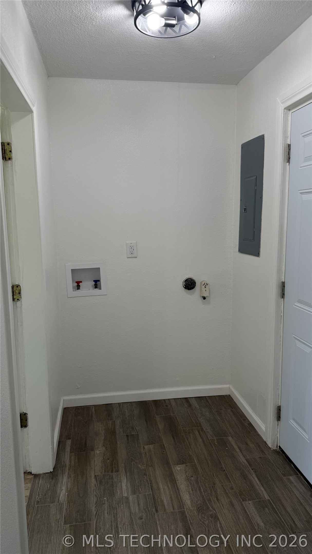 34 1st Property Photo 8
