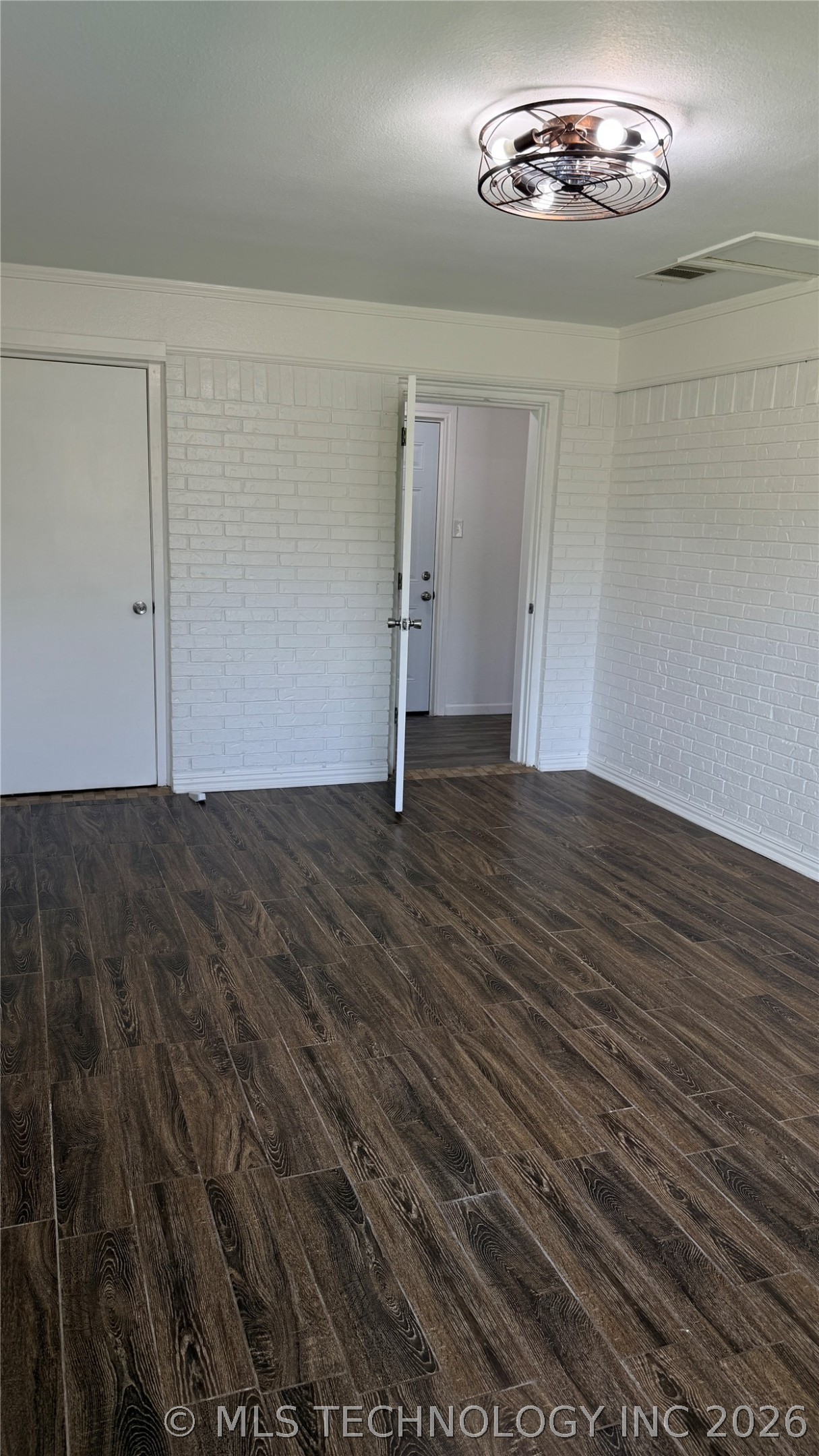 34 1st Property Photo 9