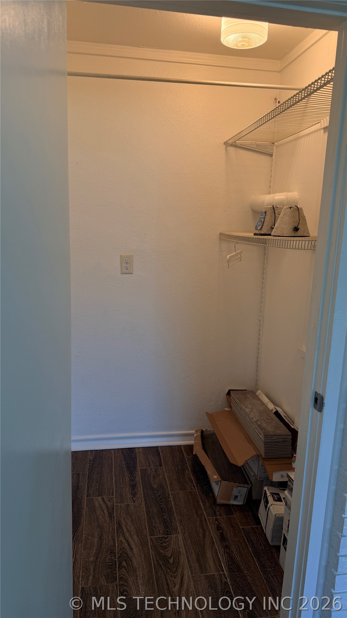 34 1st Property Photo 10