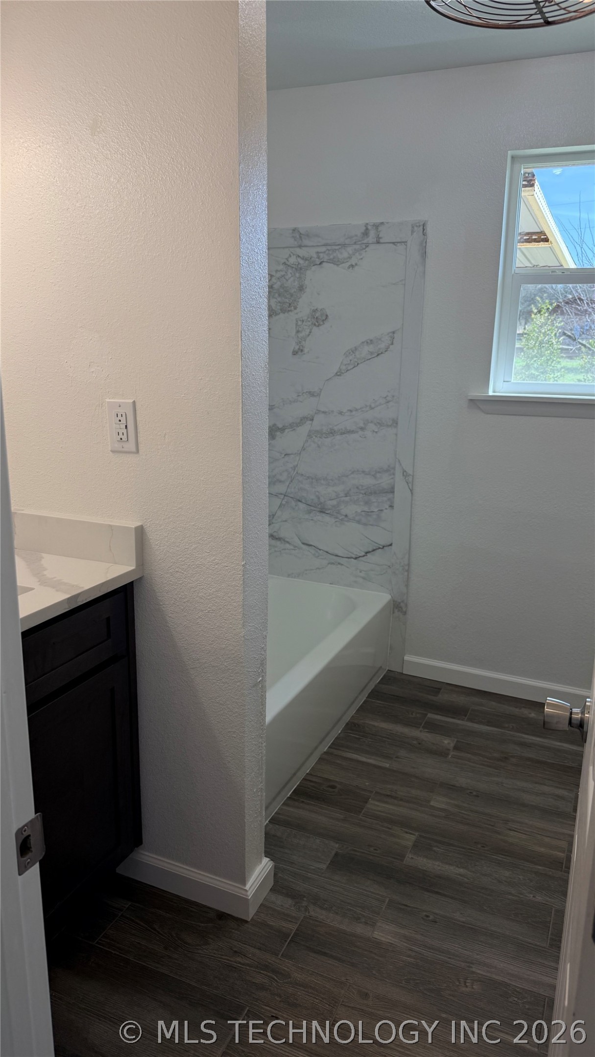 34 1st Property Photo 12