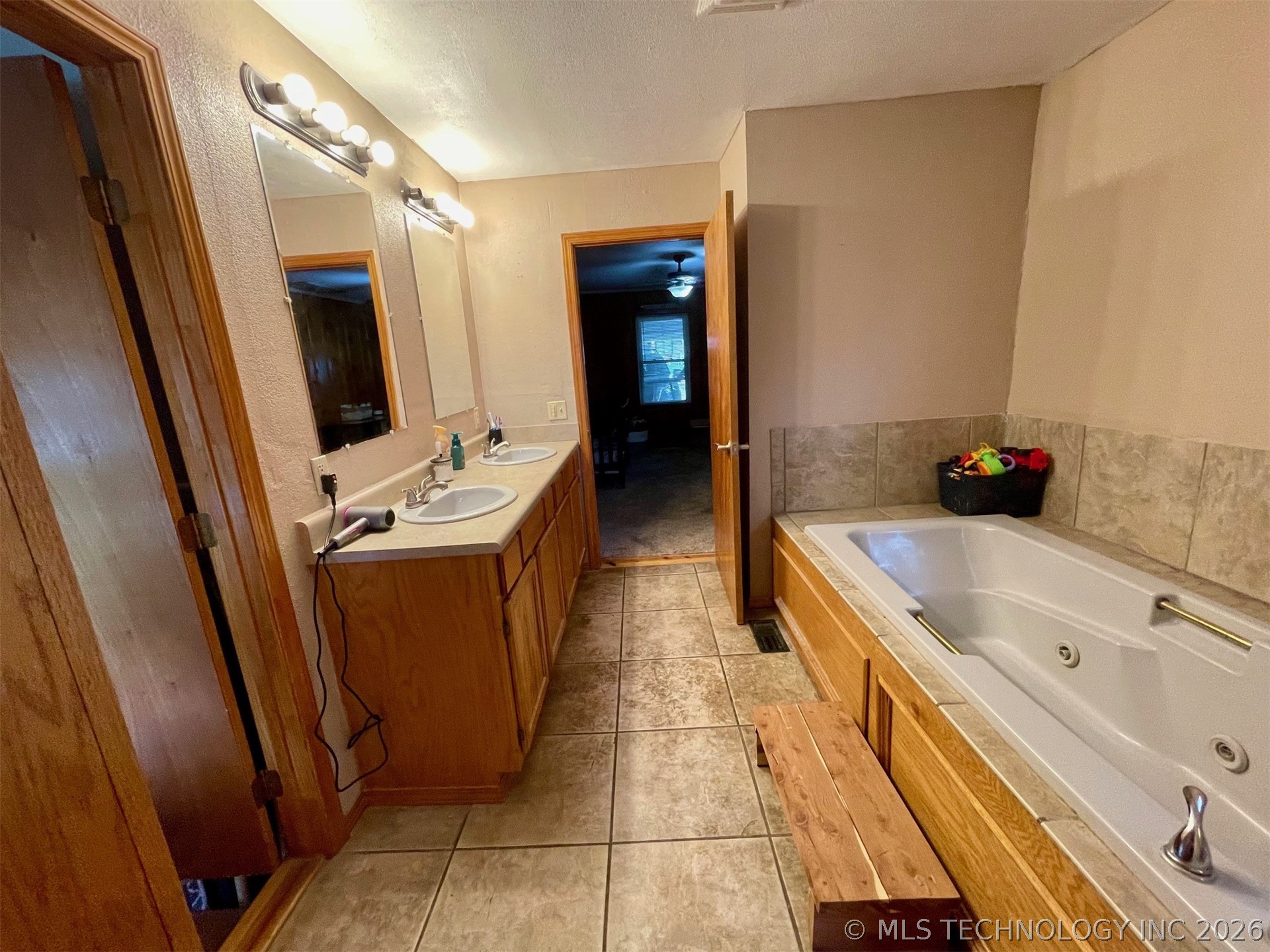 721 E Wynnewood Property Photo 8