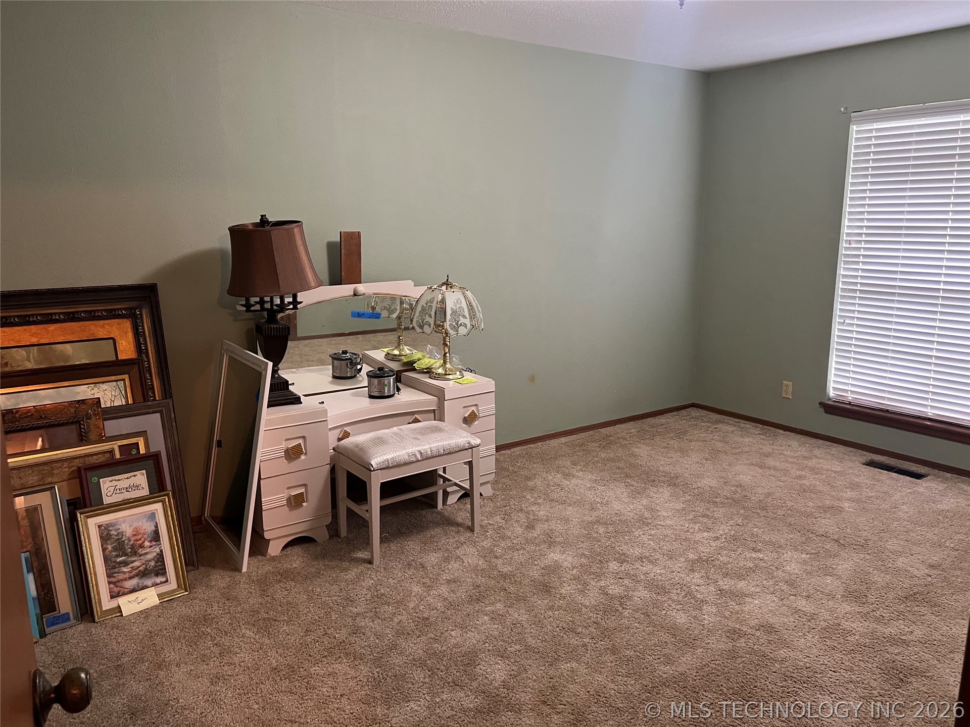 2711 Kingston Street N Property Photo 2