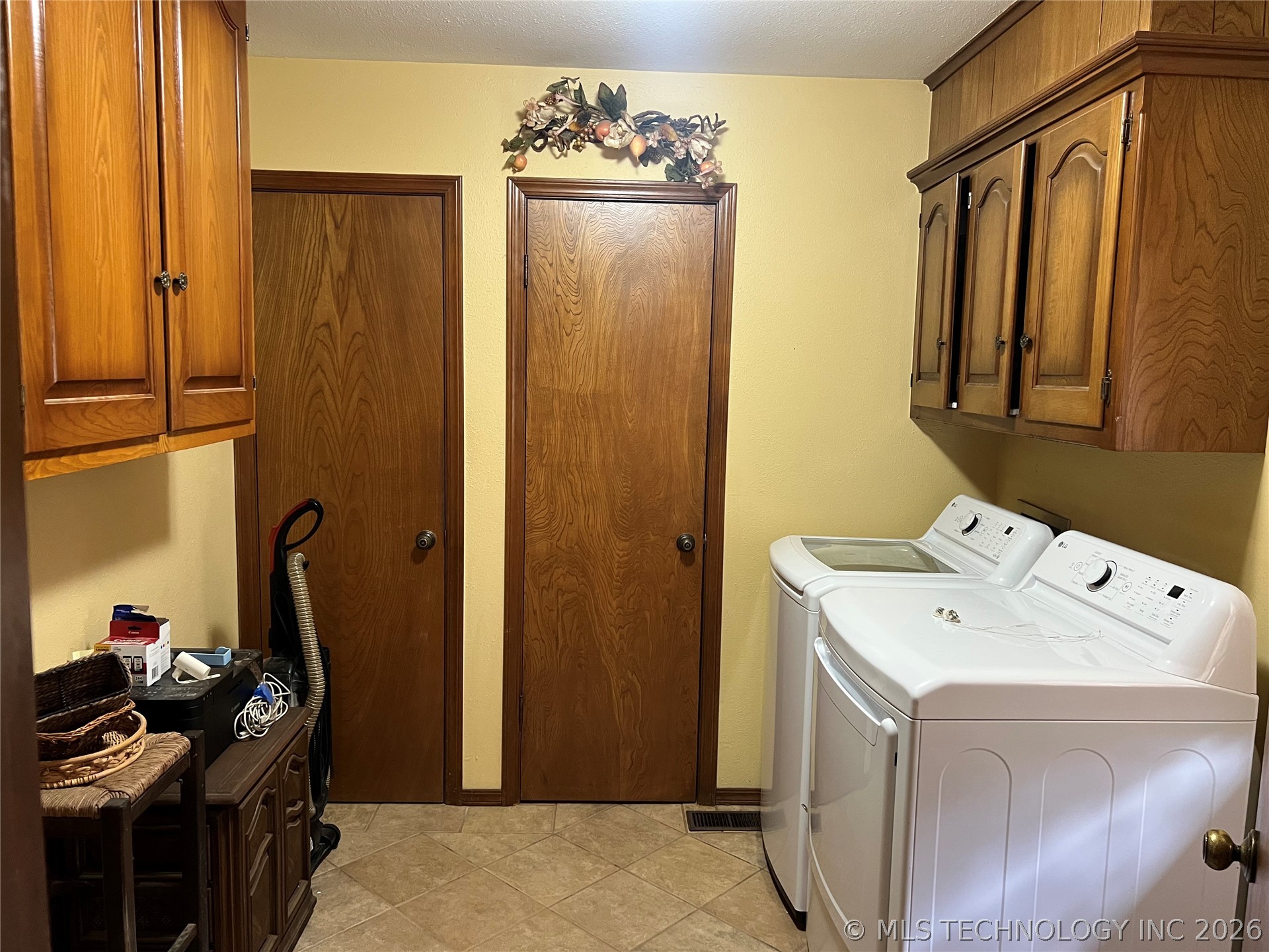 2711 Kingston Street N Property Photo 11