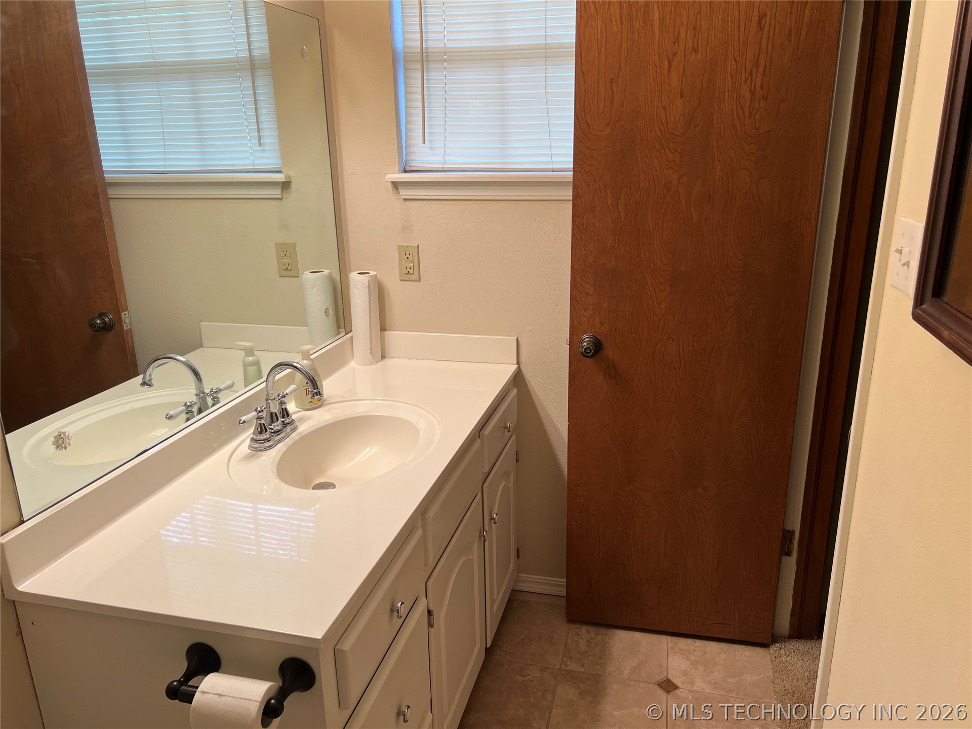 2711 Kingston Street N Property Photo 17