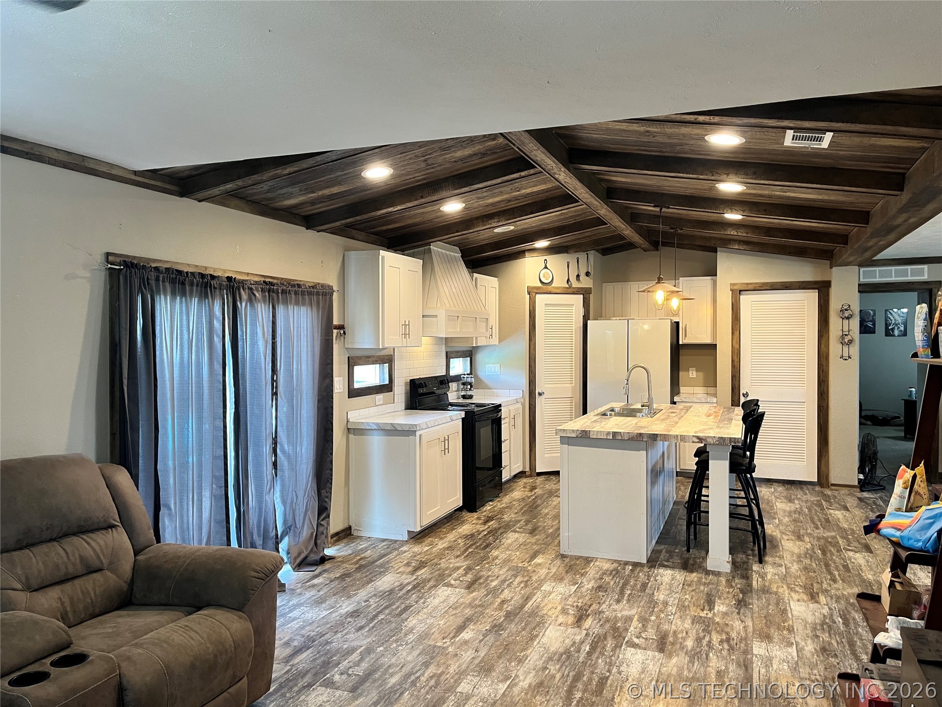 30292 S Highway 2 C Property Photo 6