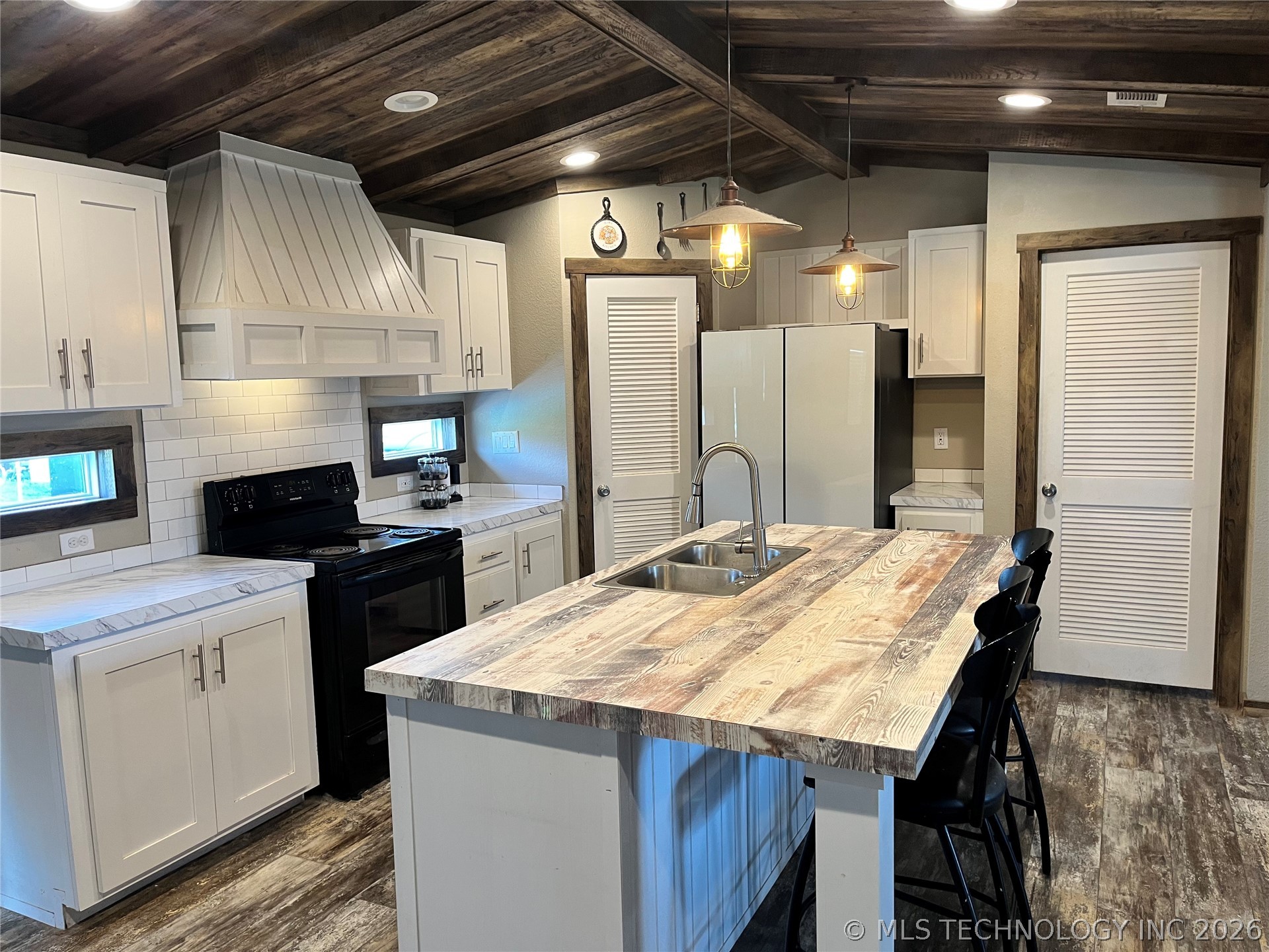 30292 S Highway 2 C Property Photo 7