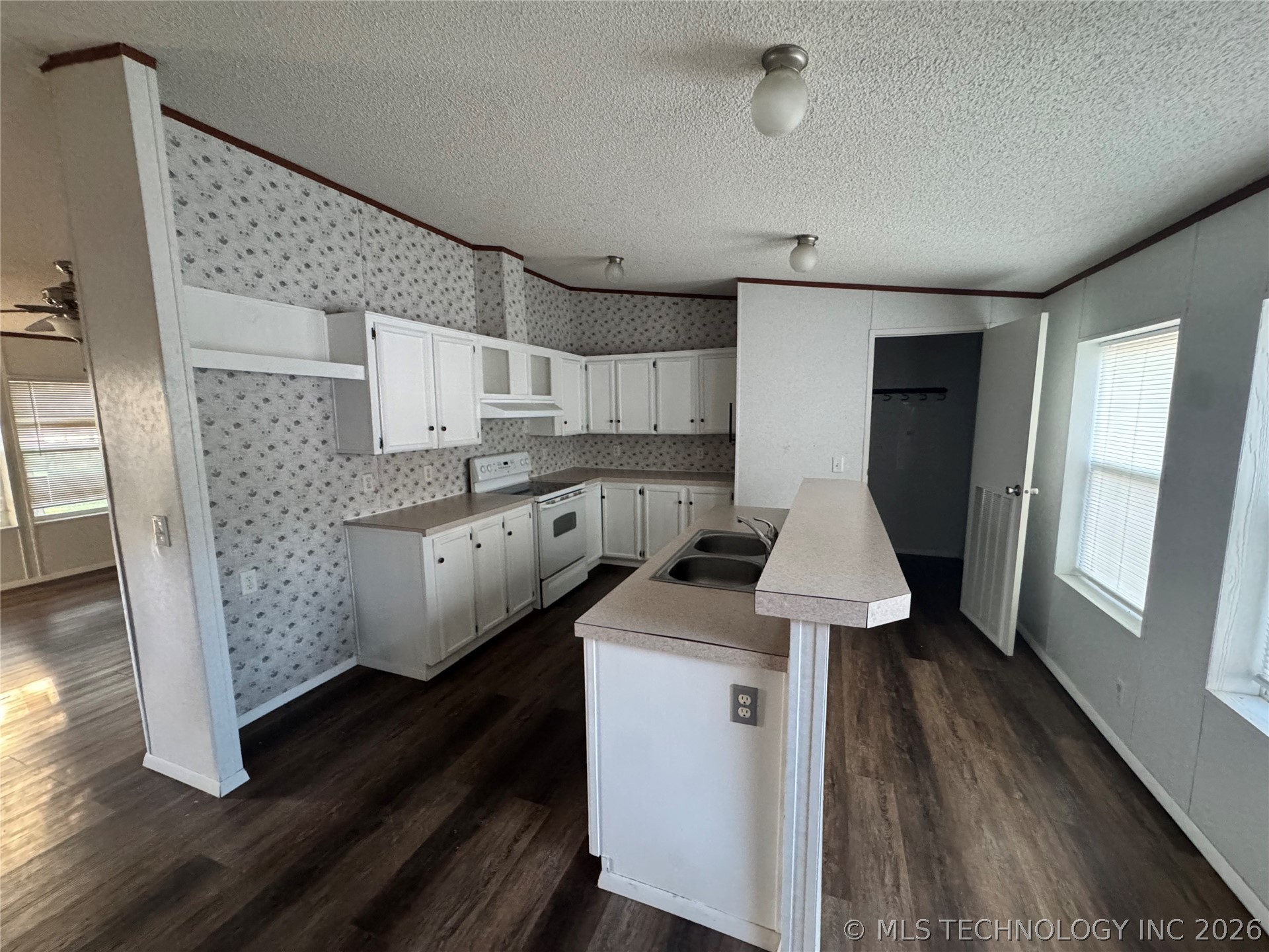 359 S Hardy Property Photo 4