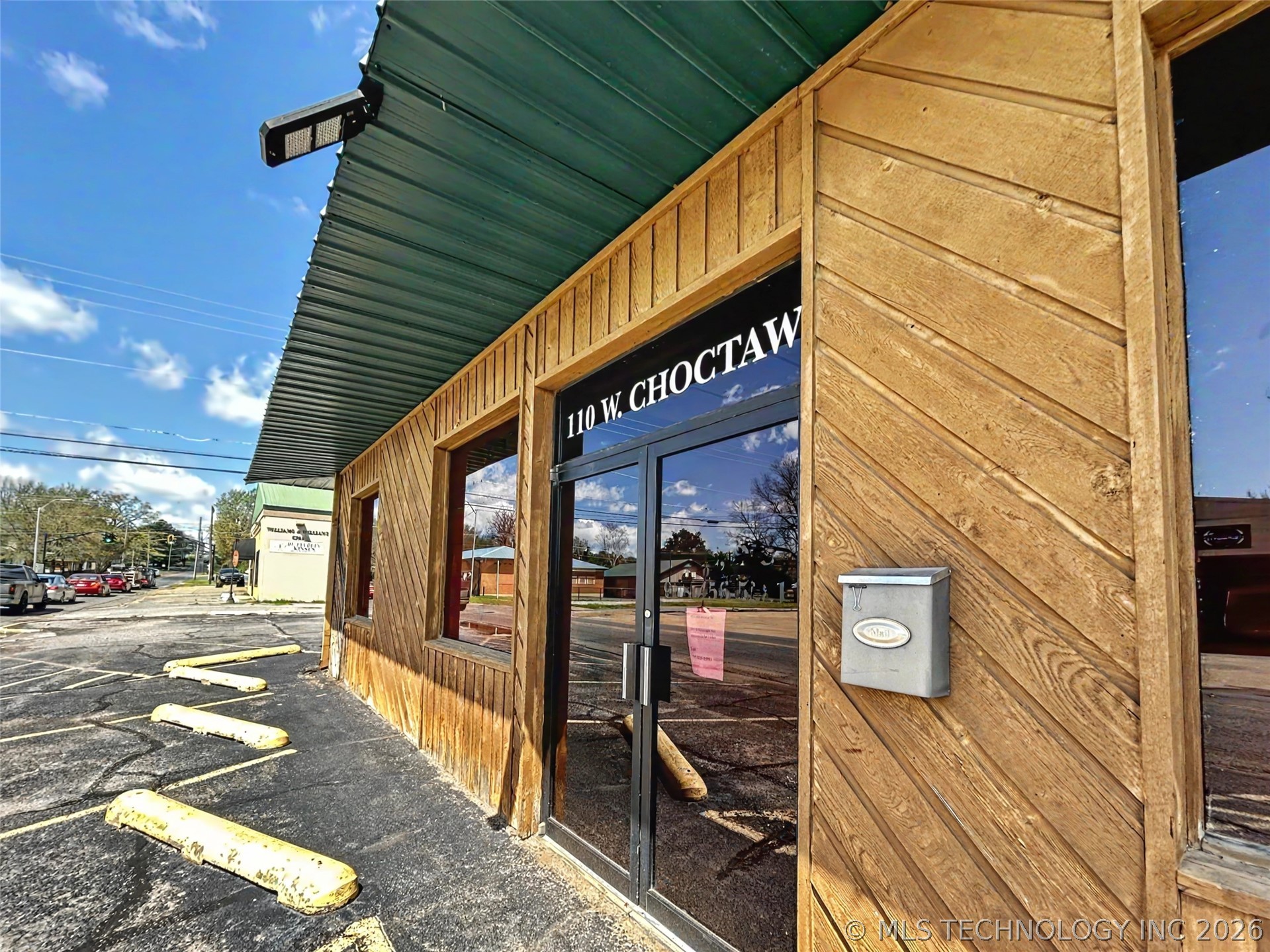 110 W Choctaw Street Property Photo 3