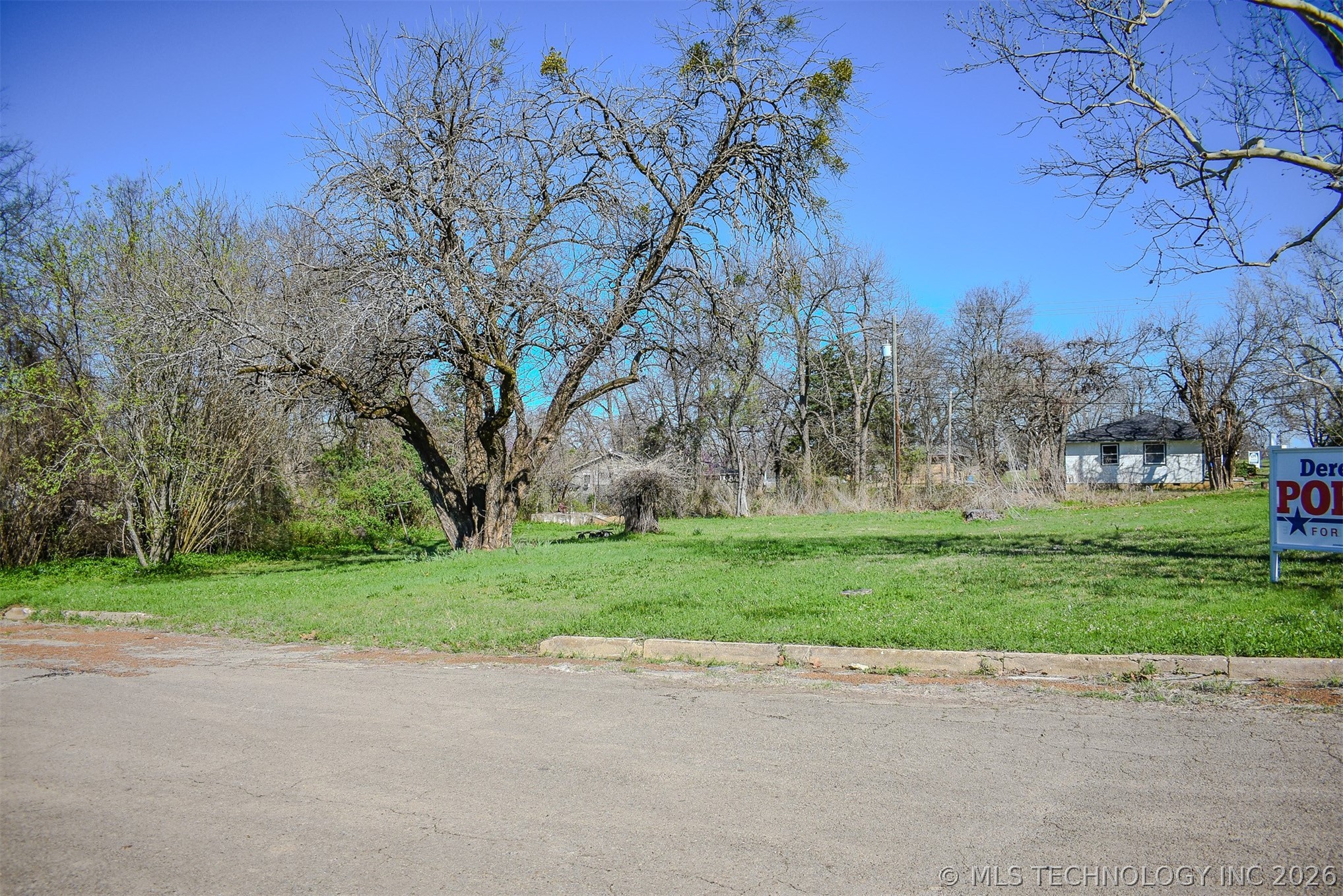 403 N Broadway Street Property Photo 2